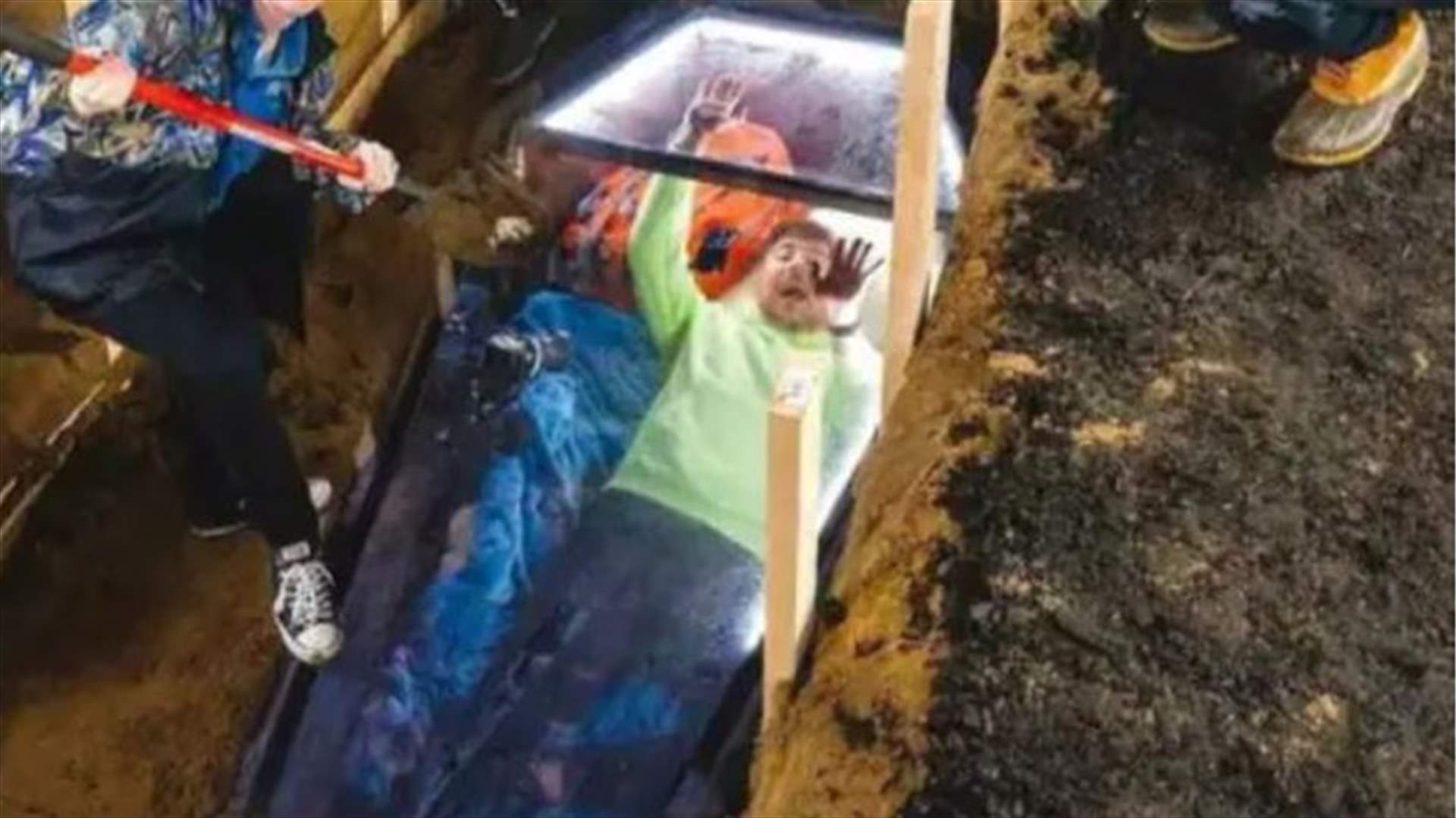 لغايات ترفيهية... يوتيوبر دفَن نفسه حيّاً لخمسين ساعة وحصد أكثر من 54 مليون مشاهدة (فيديو)