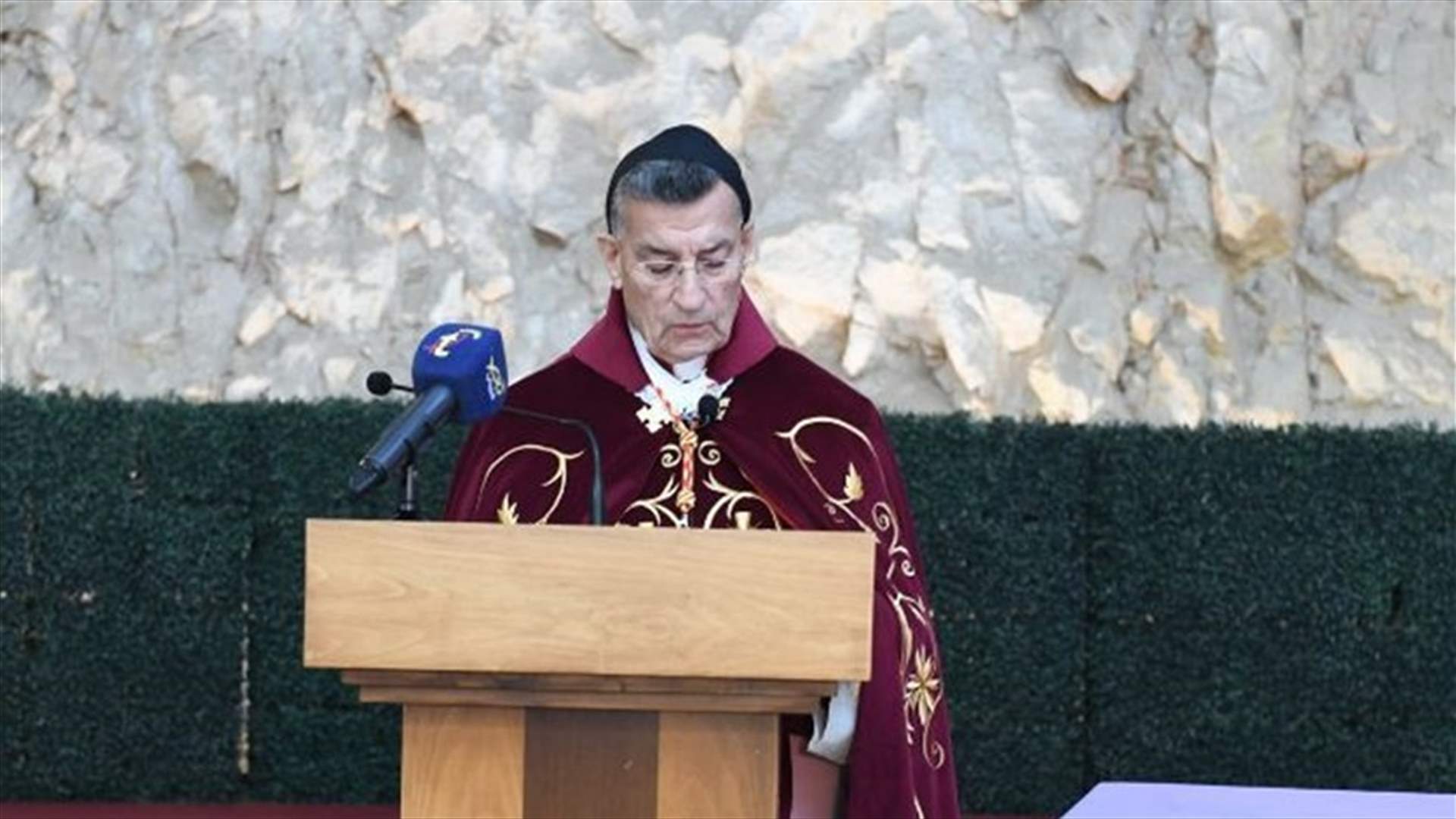 الراعي ترأس رتبة سجدة الصليب في كنيسة الباحة الخارجية في بكركي