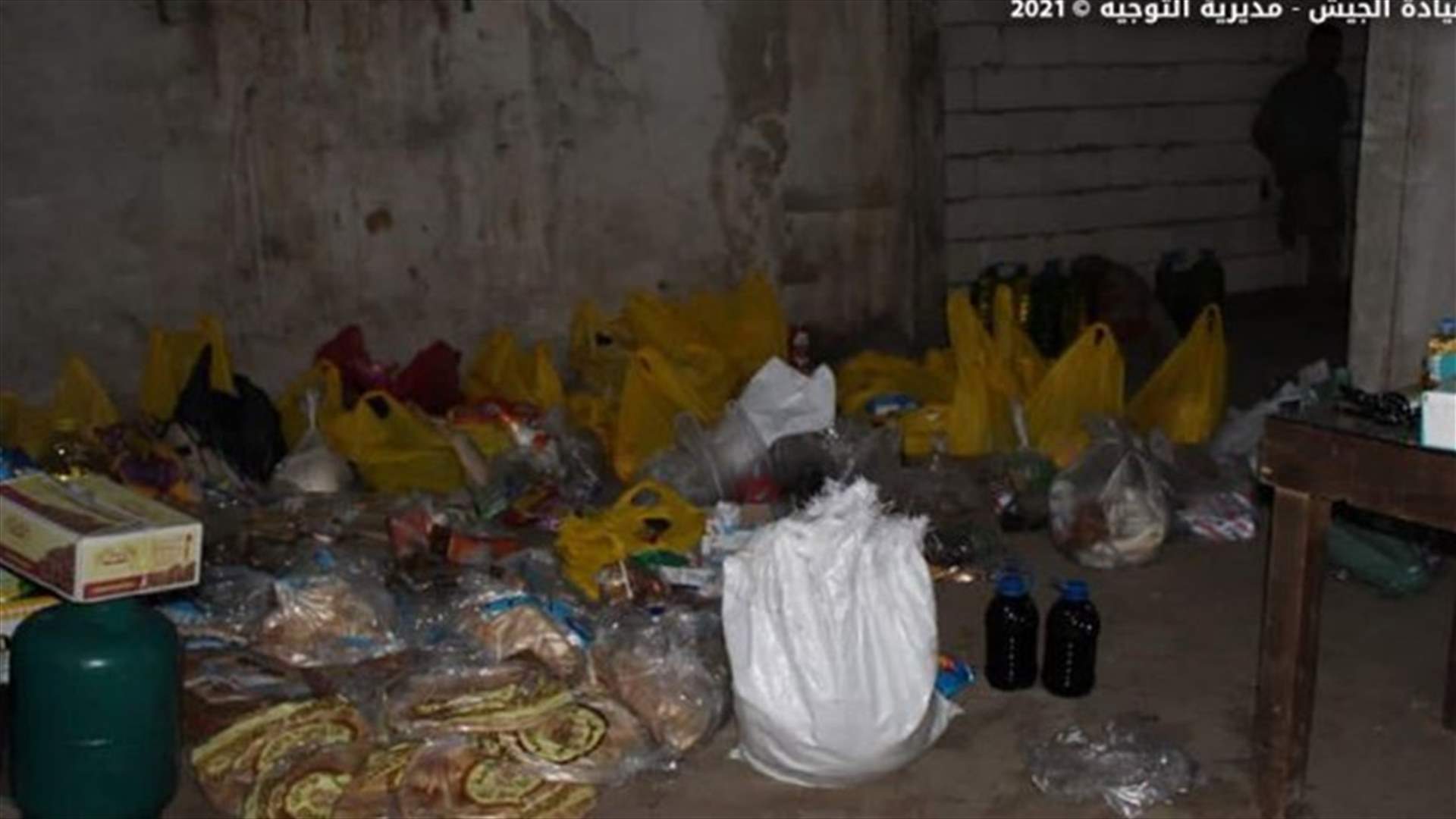 أربعة سوريين يستقلون سيارتين محملتين بمواد غذائية مدعومة...والجيش يوقفهم (صور)
