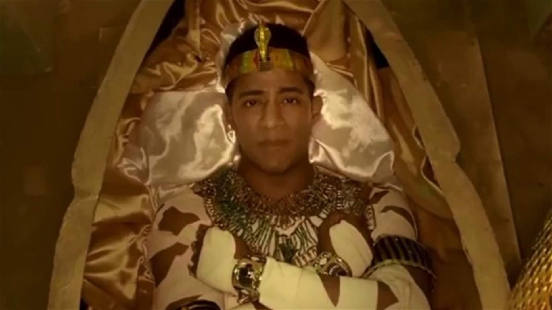 محمد رمضان يتحوّل إلى مومياء مع نظارات شمسيّة: &quot;غاوي نكش&quot;