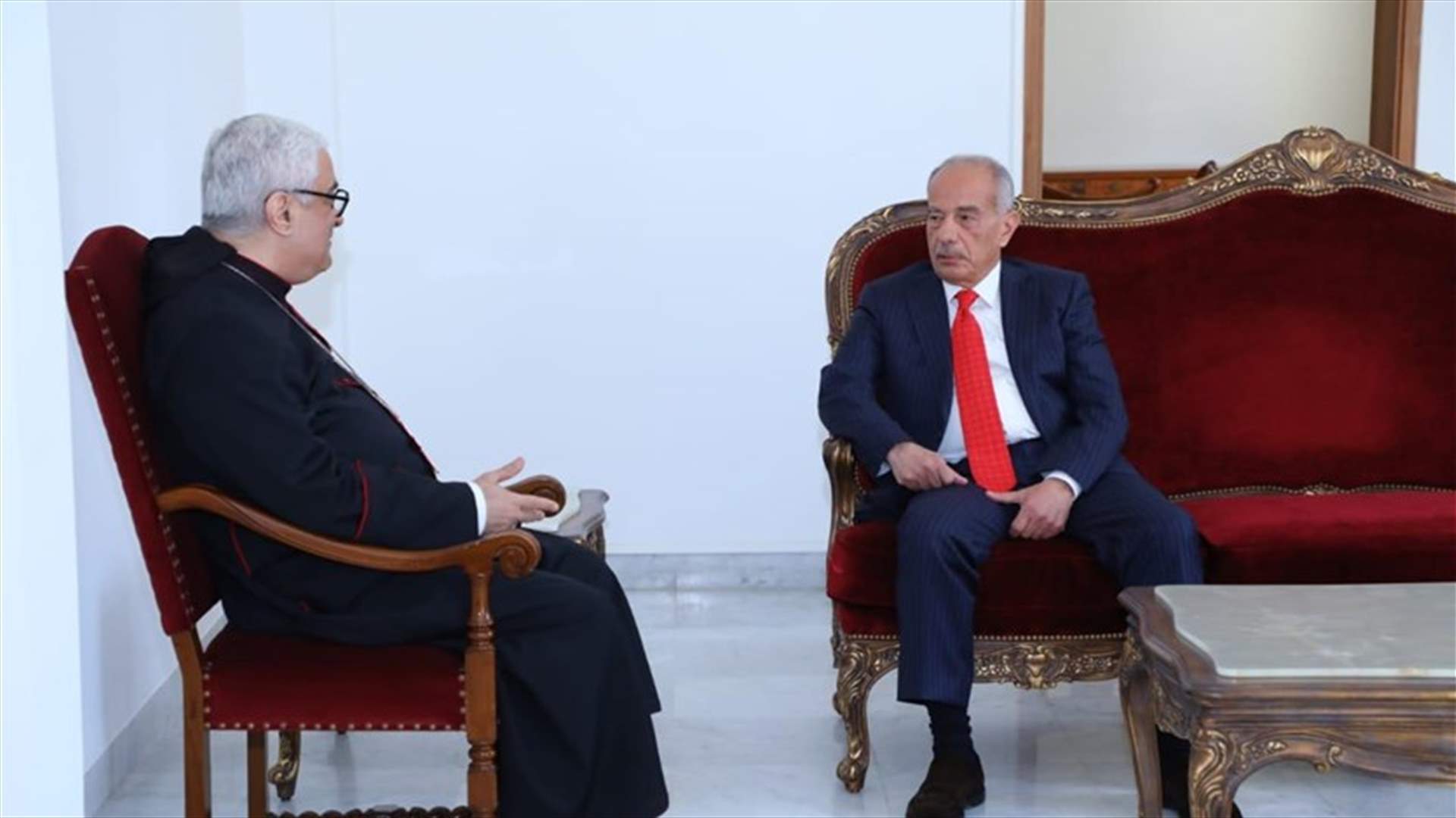المطران عبد الساتر عرض لقضايا بيروت المعيشية مع طالوزيان