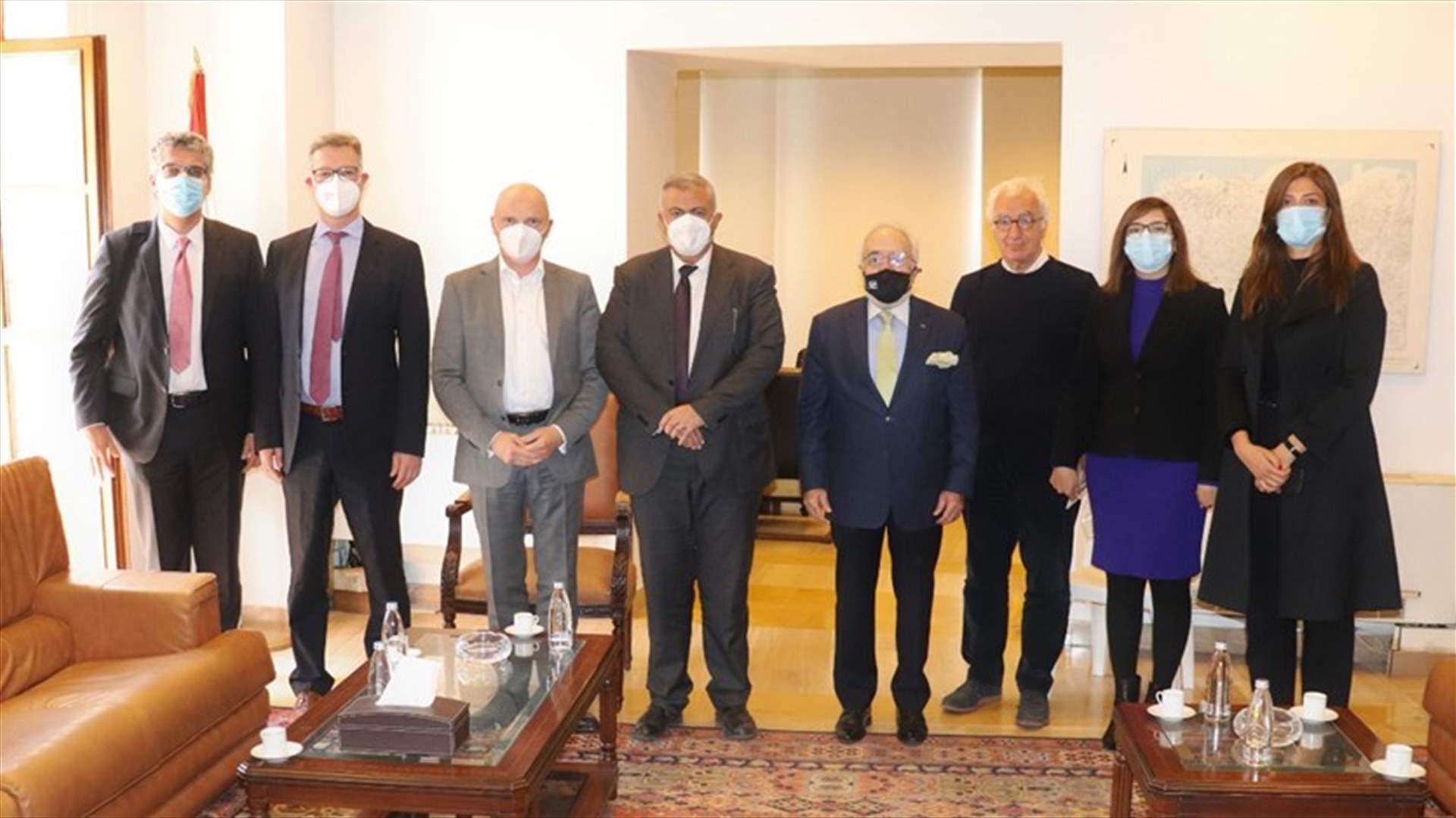 محافظ بيروت بحث مع السفير الألماني مشروع إعادة إعمار مرفأ بيروت...  قد يؤمن حوالي 50 ألف فرصة عمل!