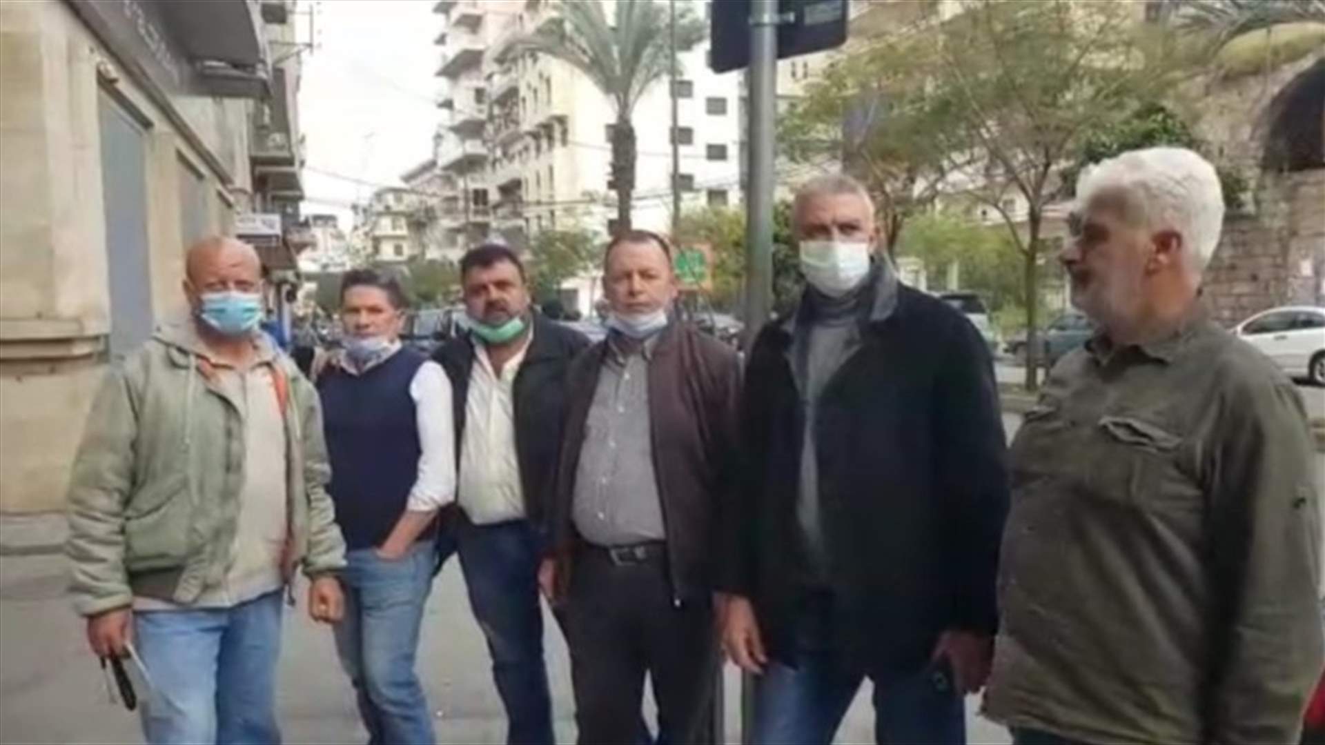 تجمع لاهالي الطلاب اللبنانيين في الجامعات الاجنبية في شارع المصارف بطرابلس