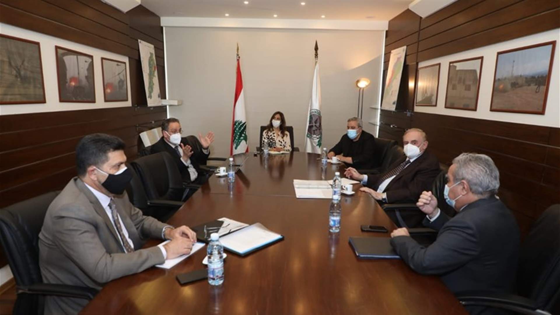 اجتماع بشأن مسألة الدعم والبطاقة التمويلية