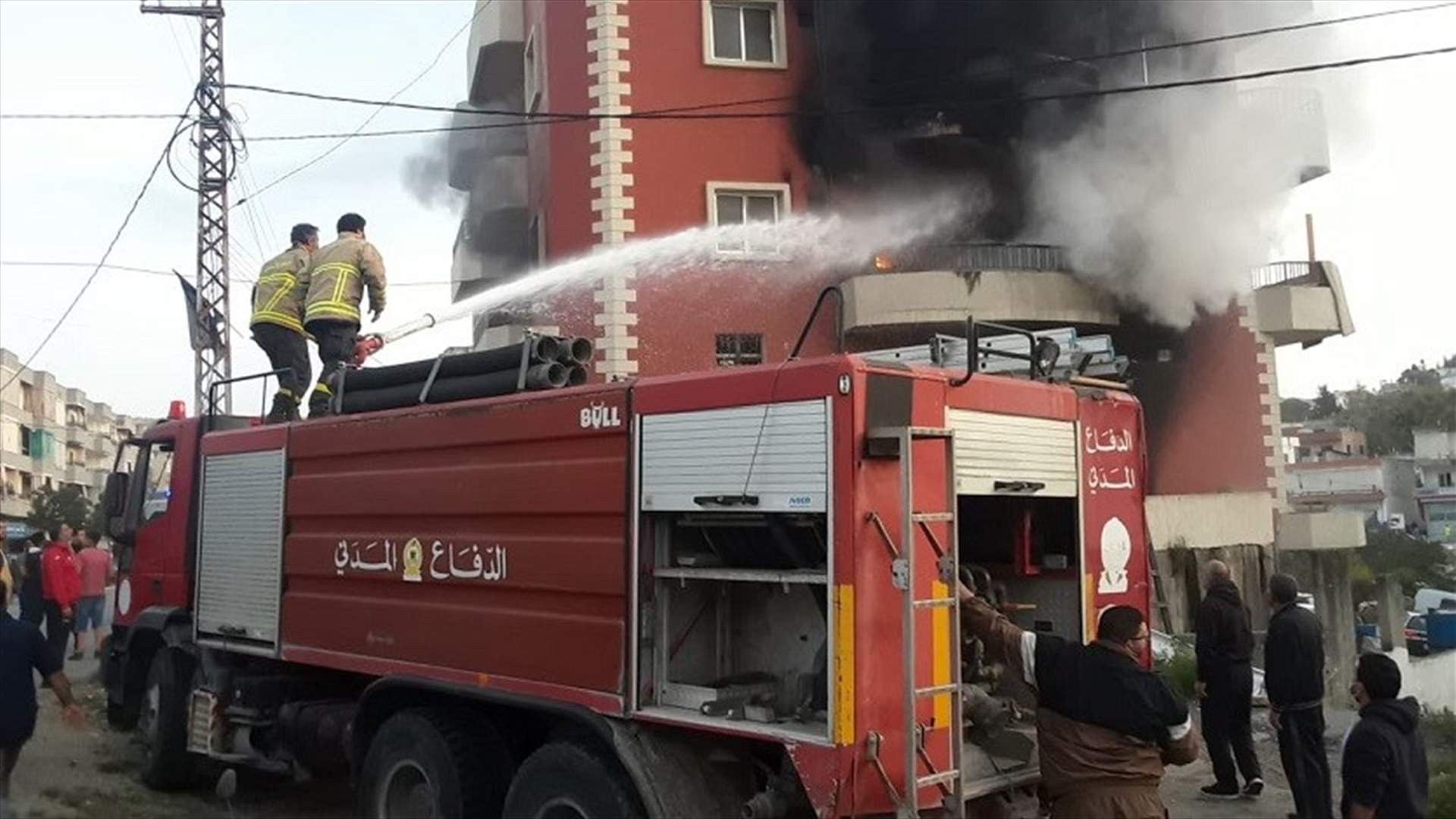 حريق داخل شقة في بلدة تول تسبب بحالات اختناق بين افراد العائلة