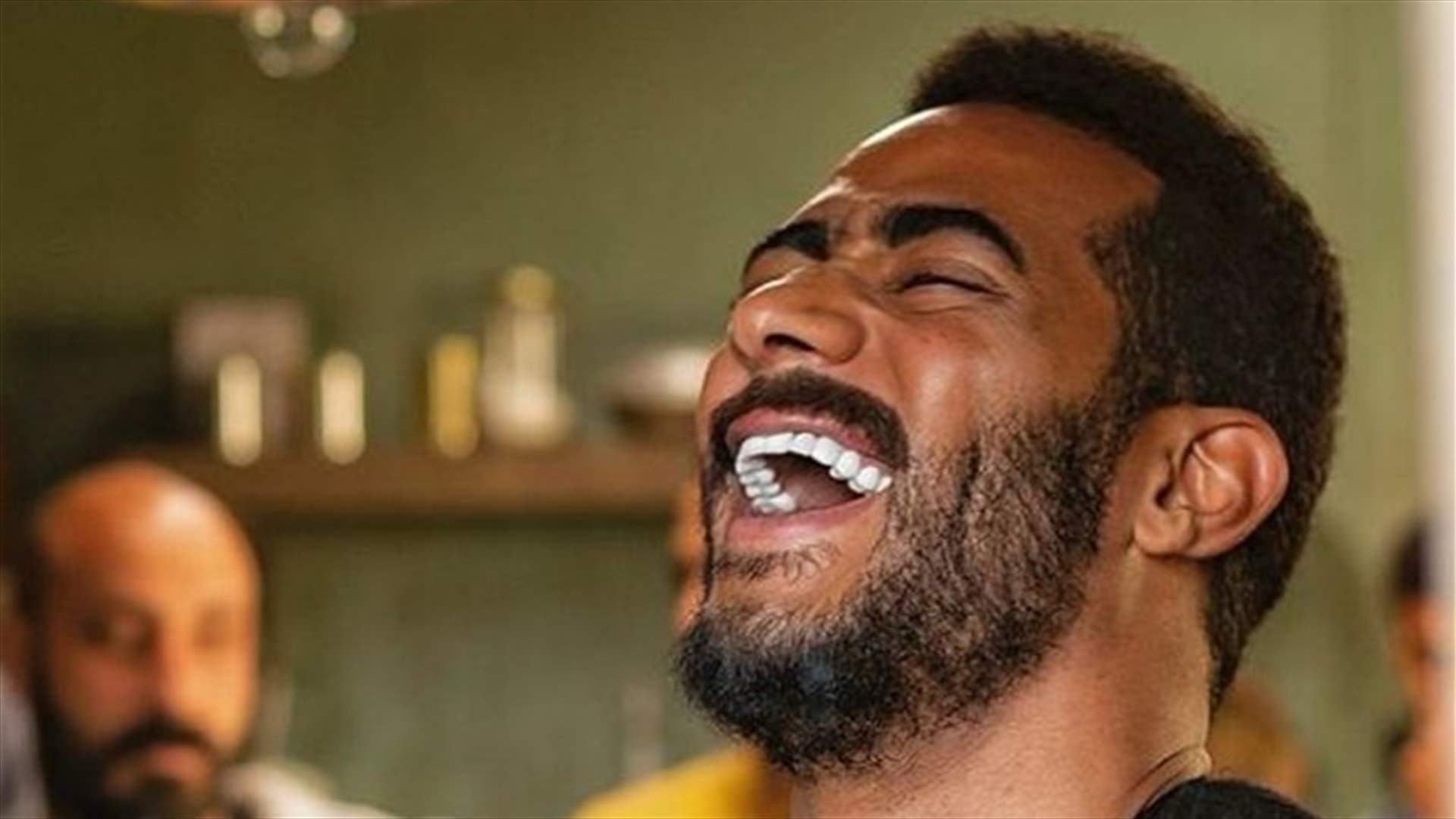 محمد رمضان يرمي دولاراته في حوض السباحة بعد تغريمه بالملايين!