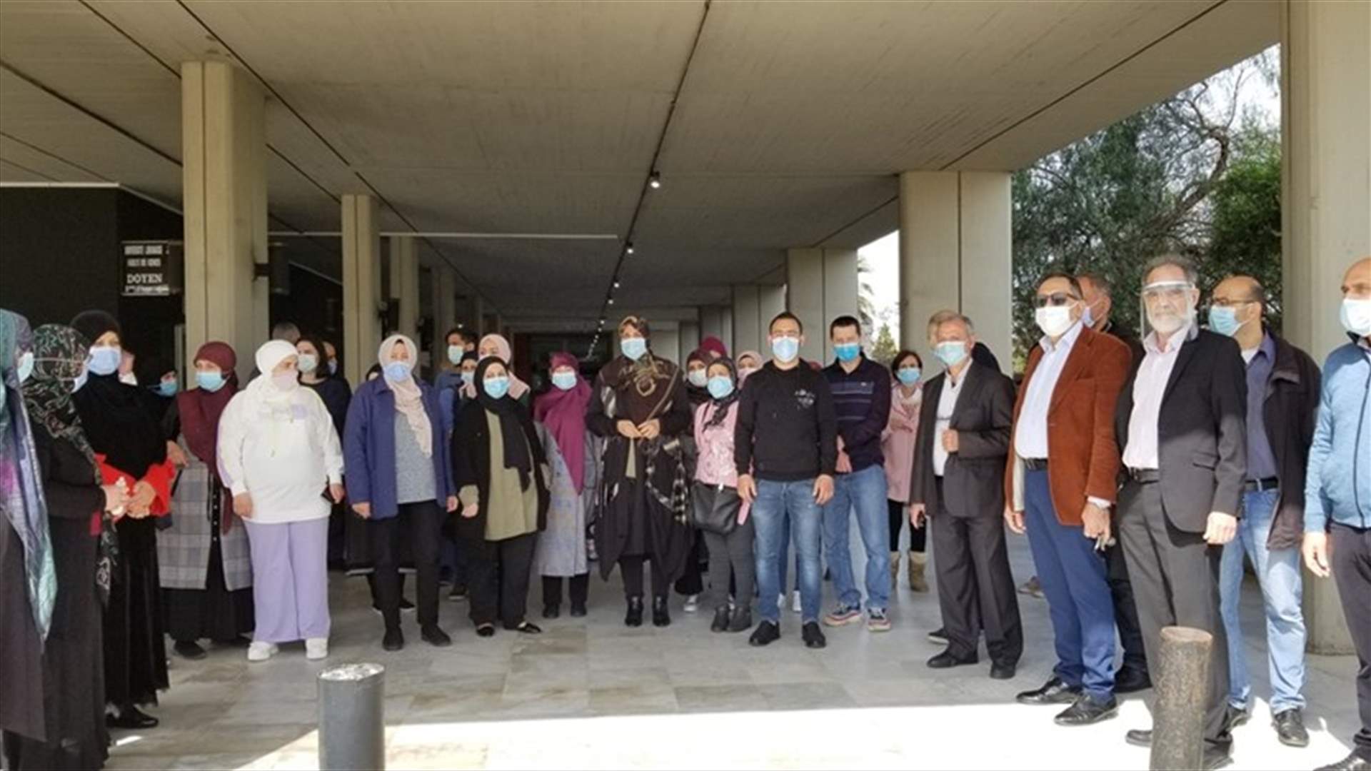اعتصام للعاملين في الجامعة اللبنانية اعتراضا على قرار مجلس العمداء بالعودة الى دوام العمل الكامل