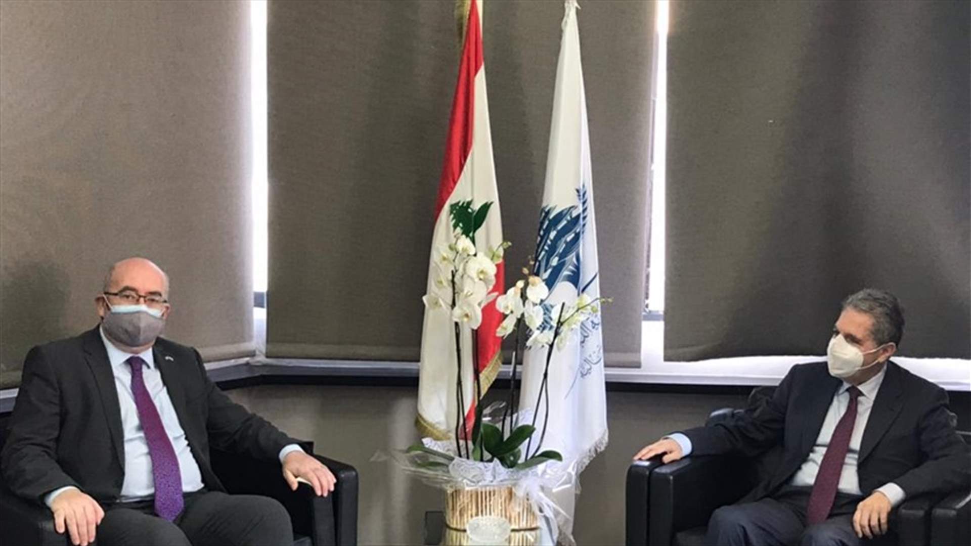 القائم بالأعمال في السفارة البريطانية بعد لقاء وزني: التدقيق الجنائي أحد مكونات التوصل لحل مع صندوق النقد