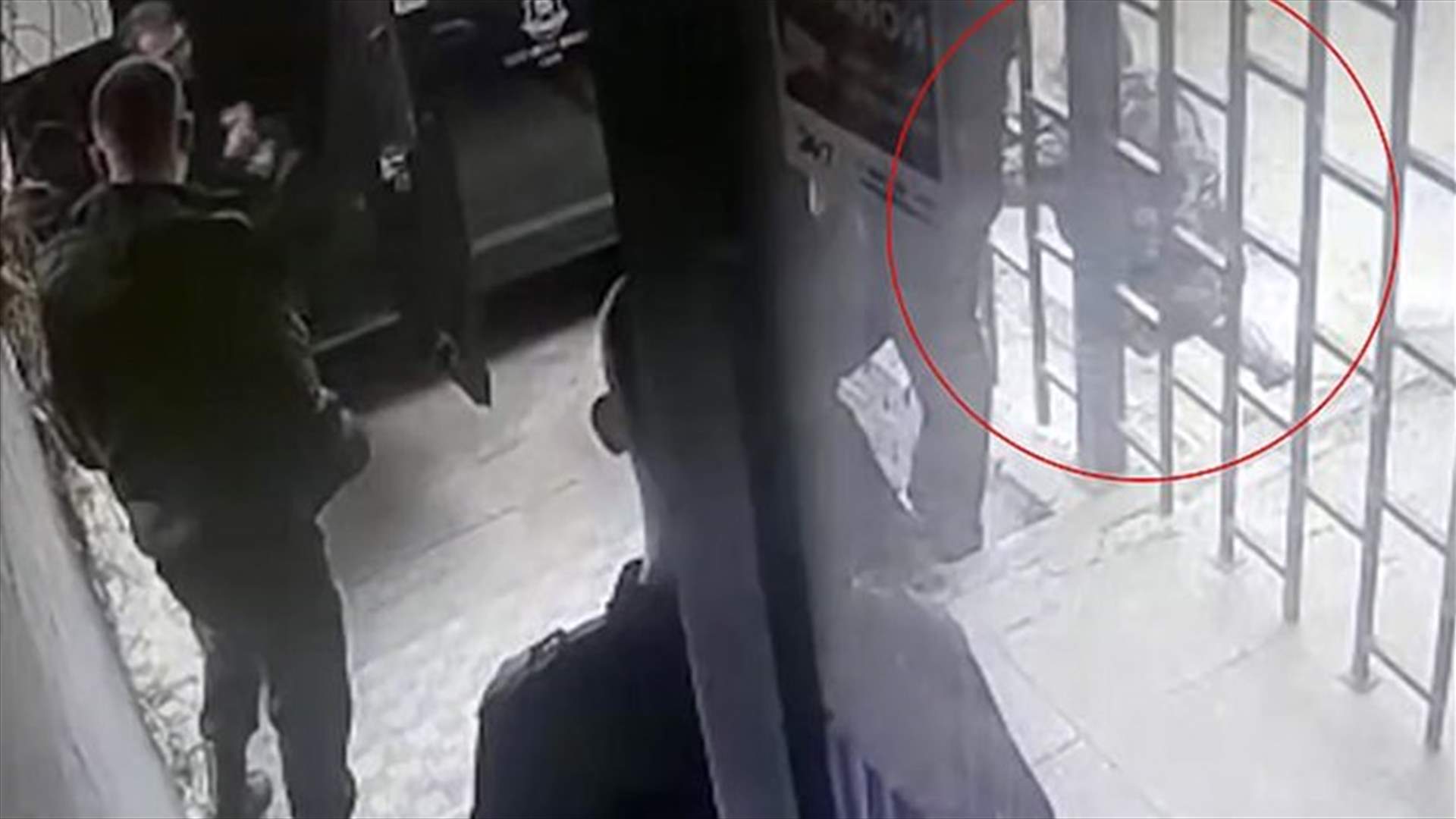 أثناء تدريب أمني في إحدى الشركات... مقتل رجل كان يمثّل دور اللص (فيديو)