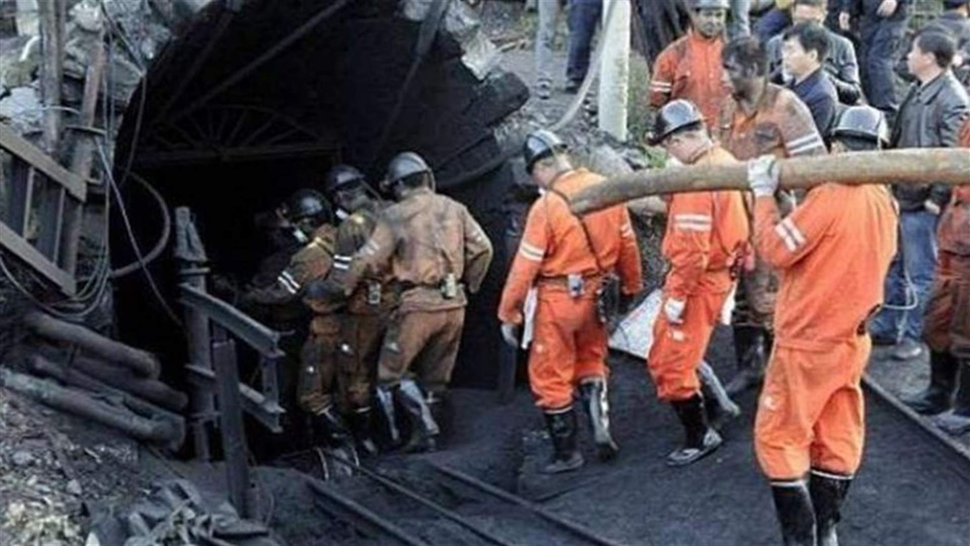 رجال الإنقاذ يعملون على إغاثة 21 عاملا علقوا في منجم بالصين