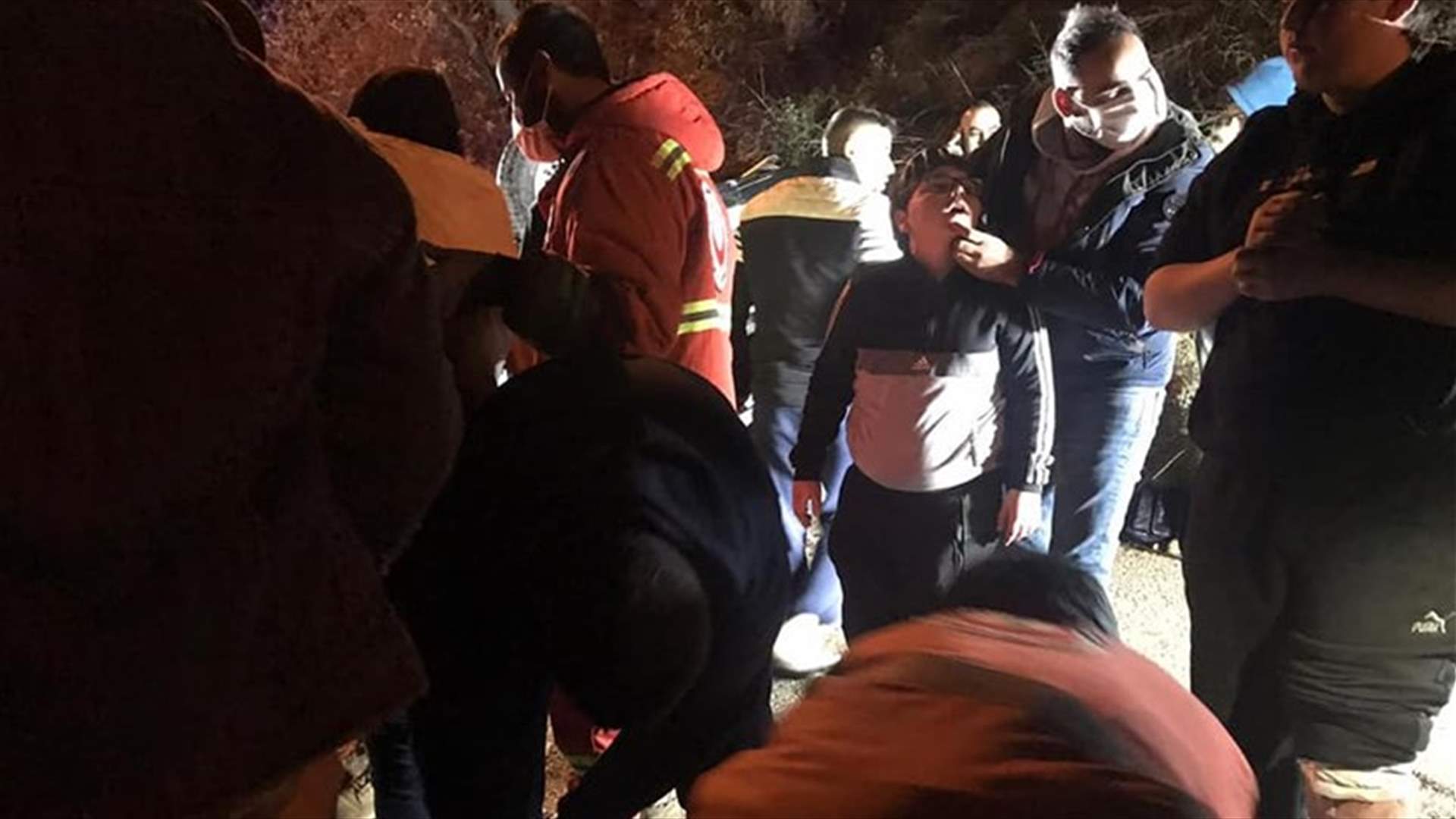 خمسة جرحى بانقلاب سيارة في عاصون الضنية