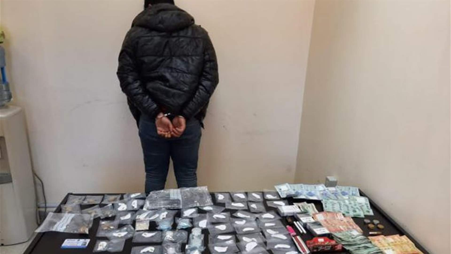 يروّج المخدّرات في بيروت مستأجراً غرفة في أحد فنادق الحمرا... وقوى الأمن تلقي القبض عليه
