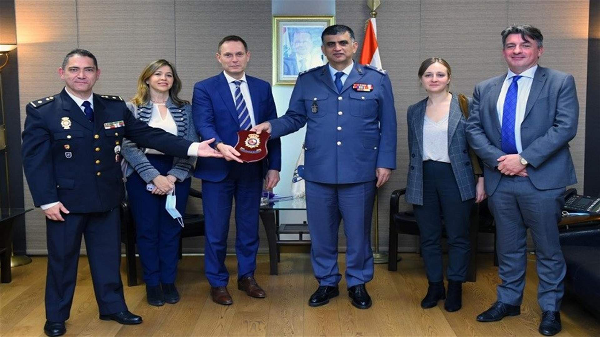 عثمان عرض مع وفد من الاتحاد الأوروبي سبل تعزيز التعاون في مجال الشرطة المجتمعية
