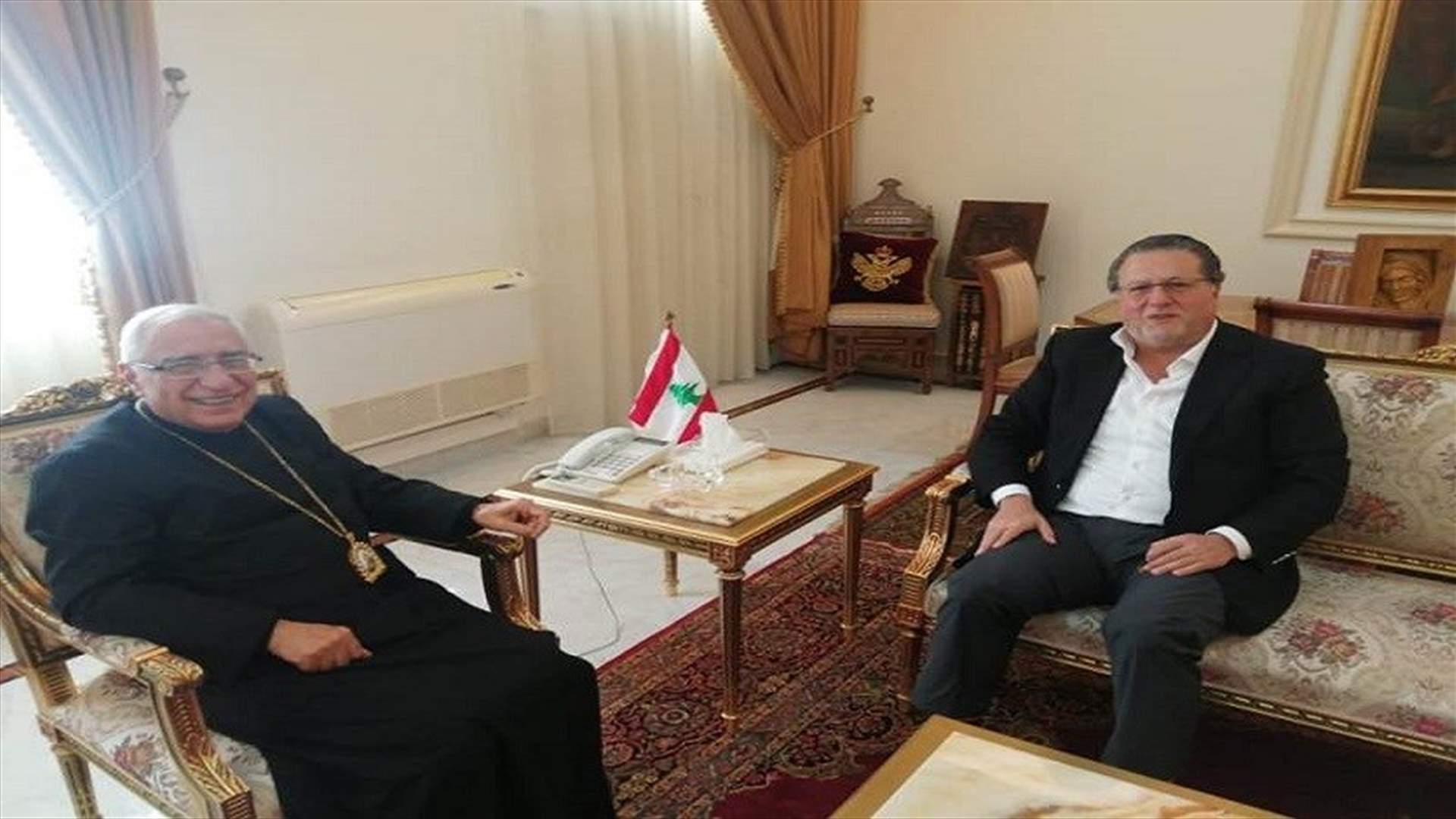 العبسي التقى شقير واطلع على اوضاع ابناء الطائفة في الامارات