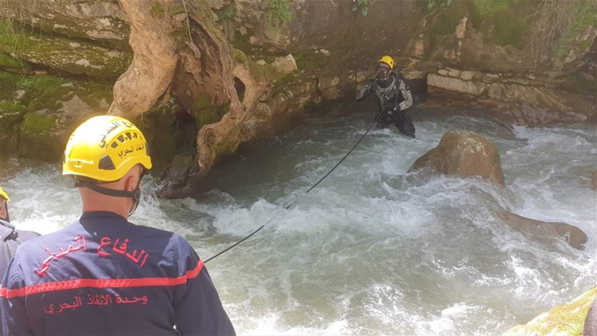 وحدة الإنقاذ البحري في الدفاع المدني تبحث عن شاب فُقد في نهر الجوز...