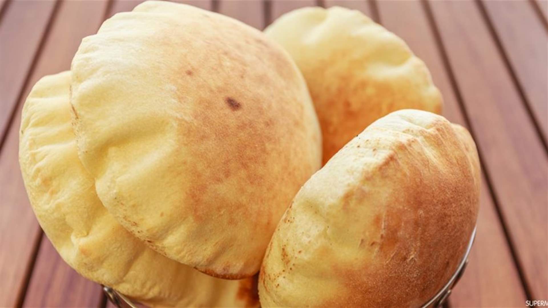 طرق سهلة وبسيطة للإستفادة من بقايا الخبز بدلاً من رميه