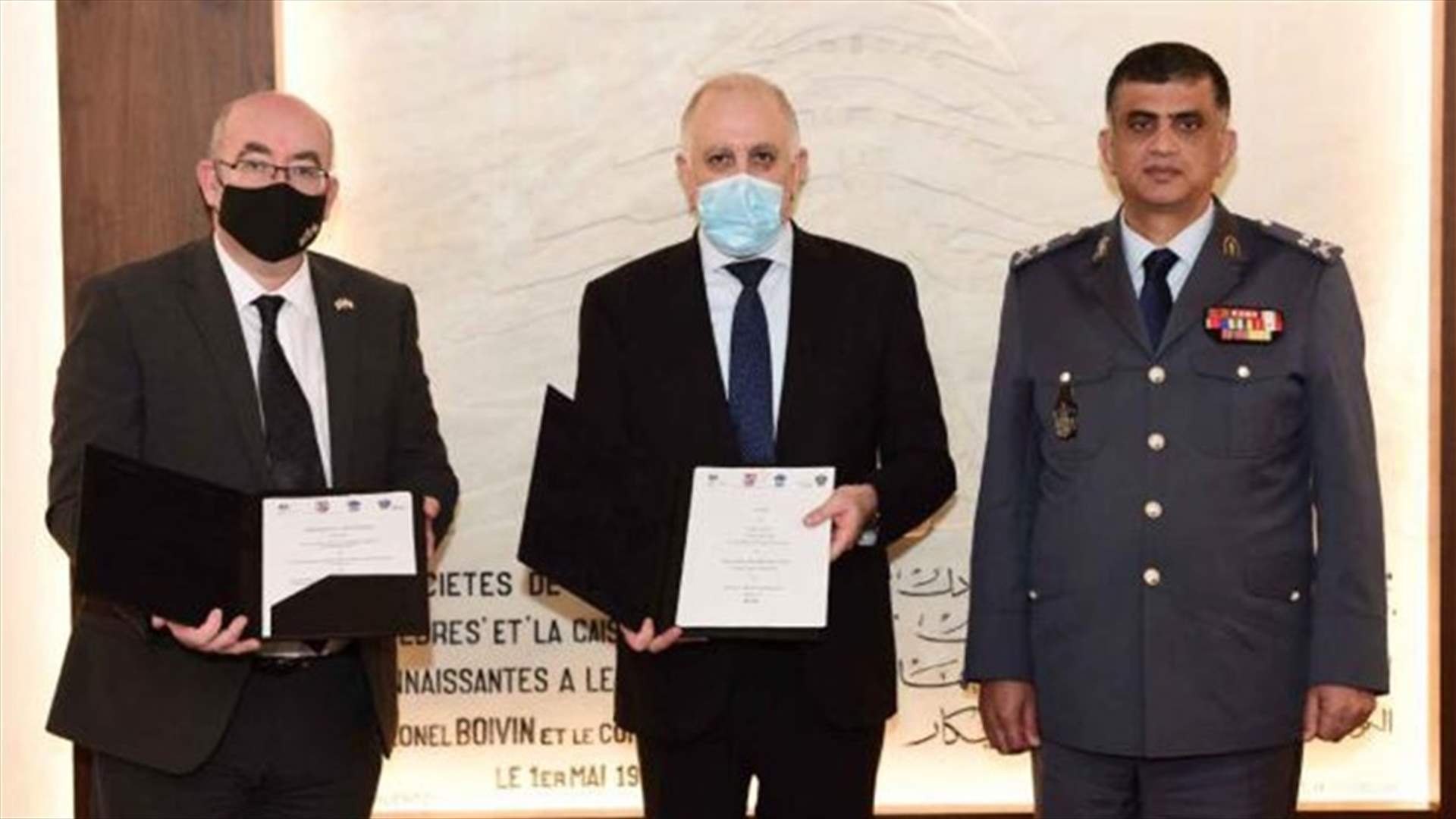 توقيع مذكّرة لدعم استراتيجيّة قوى الأمن الدّاخلي بين فهمي والقائم بأعمال سفارة بريطانيا... لونغدن: التزامنا بالخطّة مُطلق