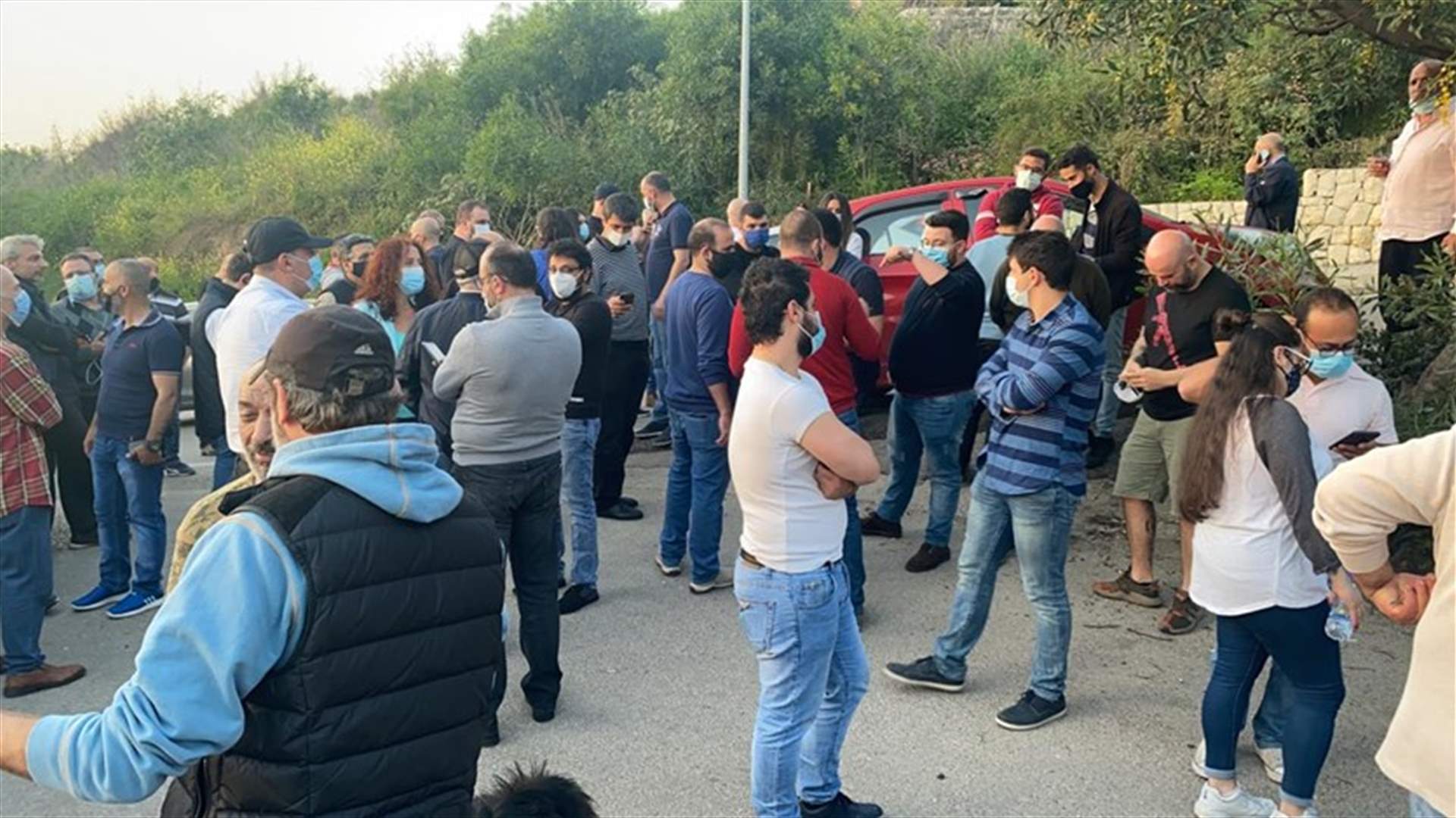 مجموعات تعتصم في عوكر تضامناً مع القاضية عون... والأخيرة توجه رسالة (فيديوهات)