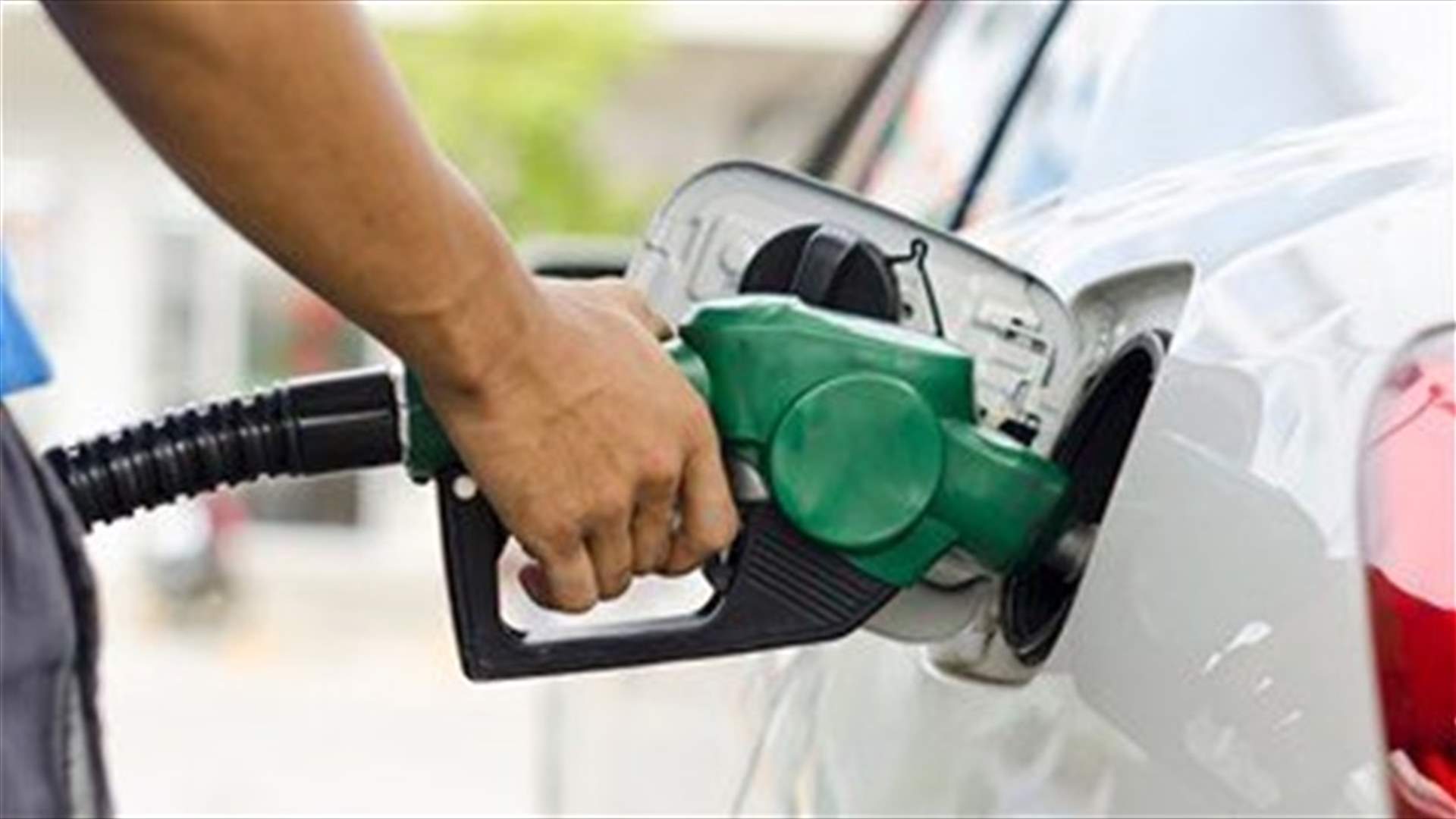 Price of gasoline drops 300 LBP