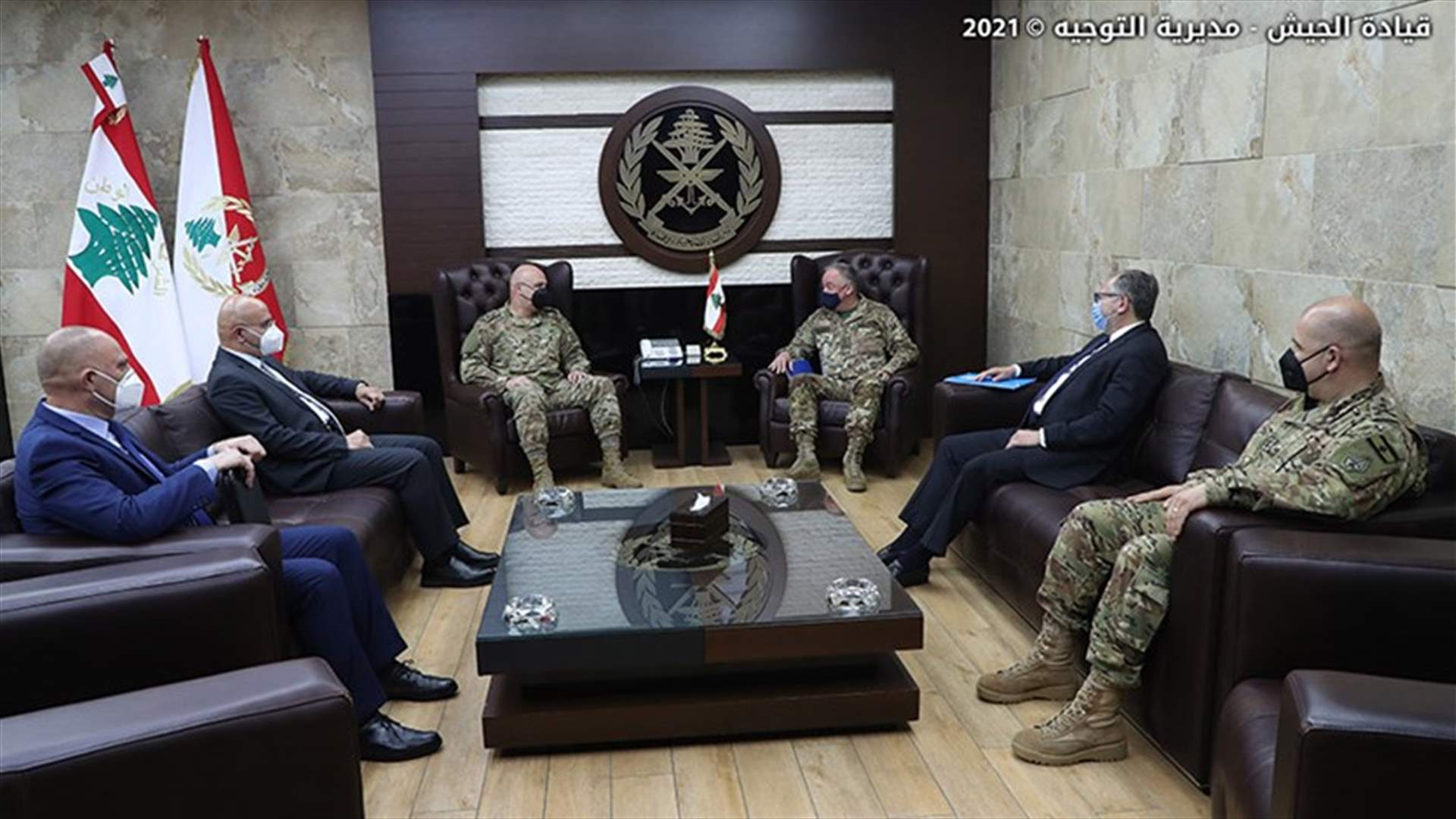 قائد الجيش عرض مع ديل كول علاقات التعاون