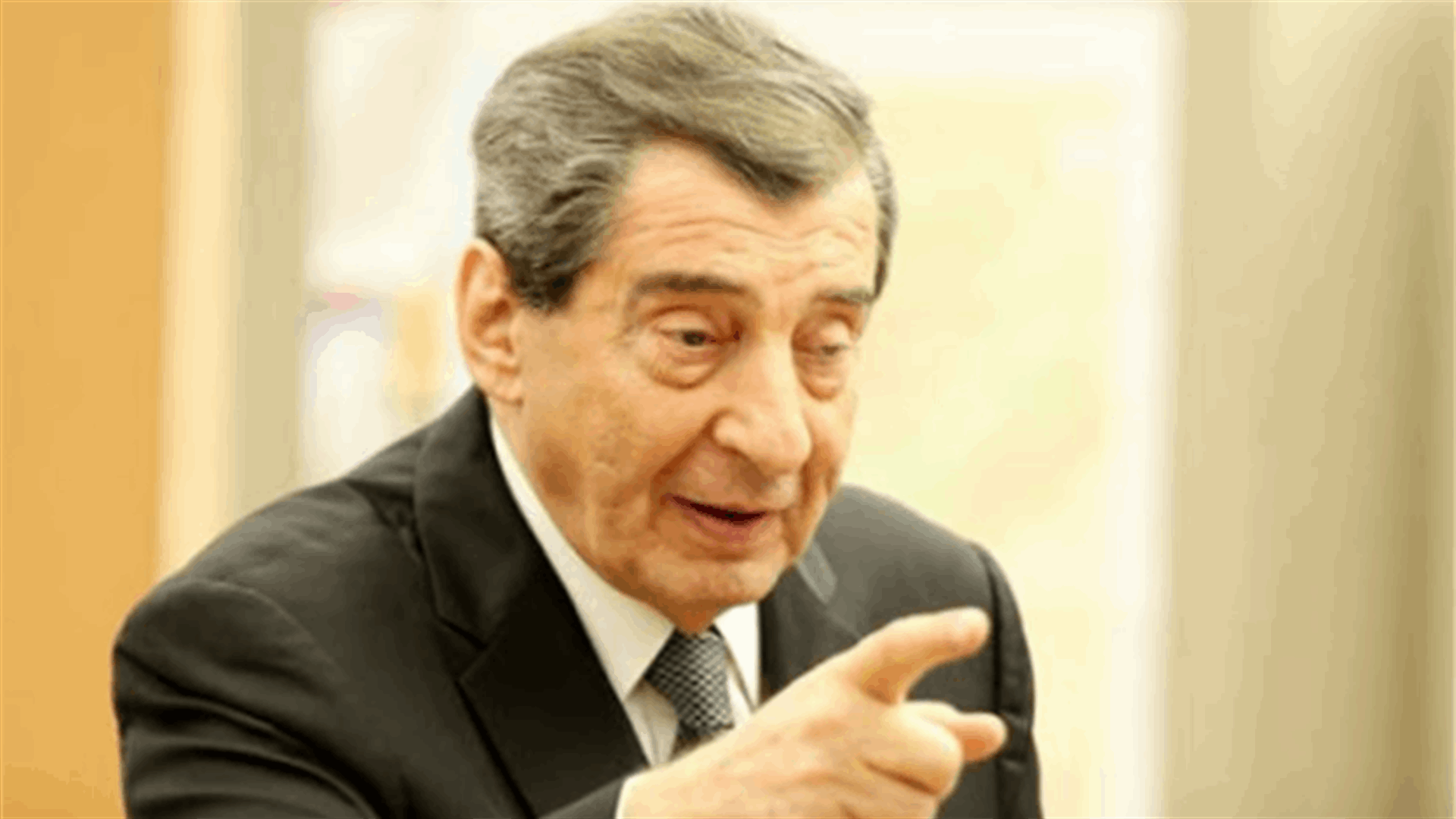 مصدر سياسي لـ"الشرق الأوسط": الفرزلي أراد التحذير من إمعان "التيار الوطني" في استهداف النظام المصرفي
