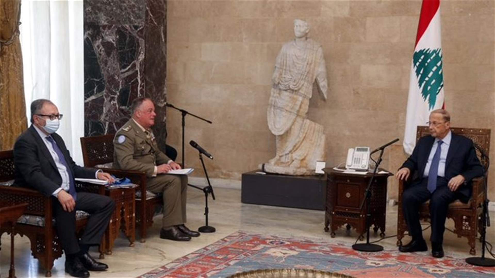 عون استقبل دل كول وعرض معه الوضع في الجنوب