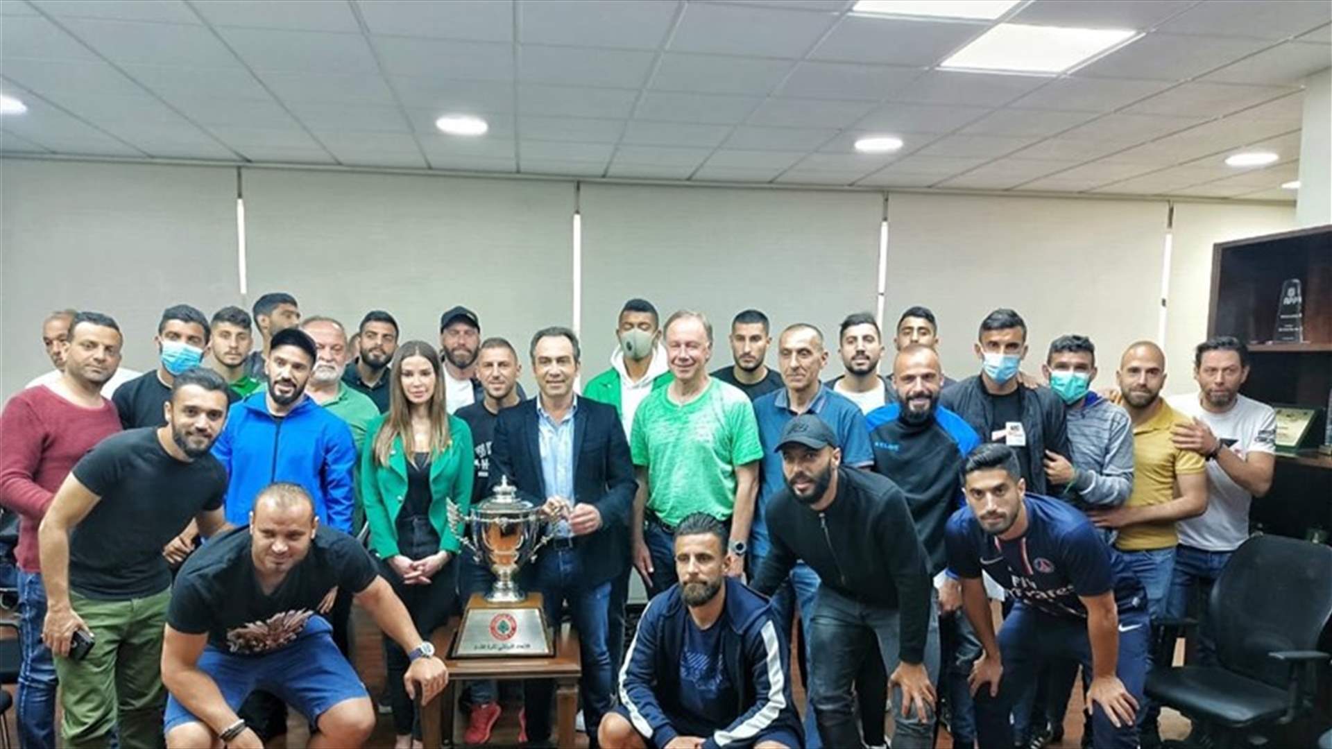 بهاء الحريري يقدّم مكافآت للاعبي الأنصار