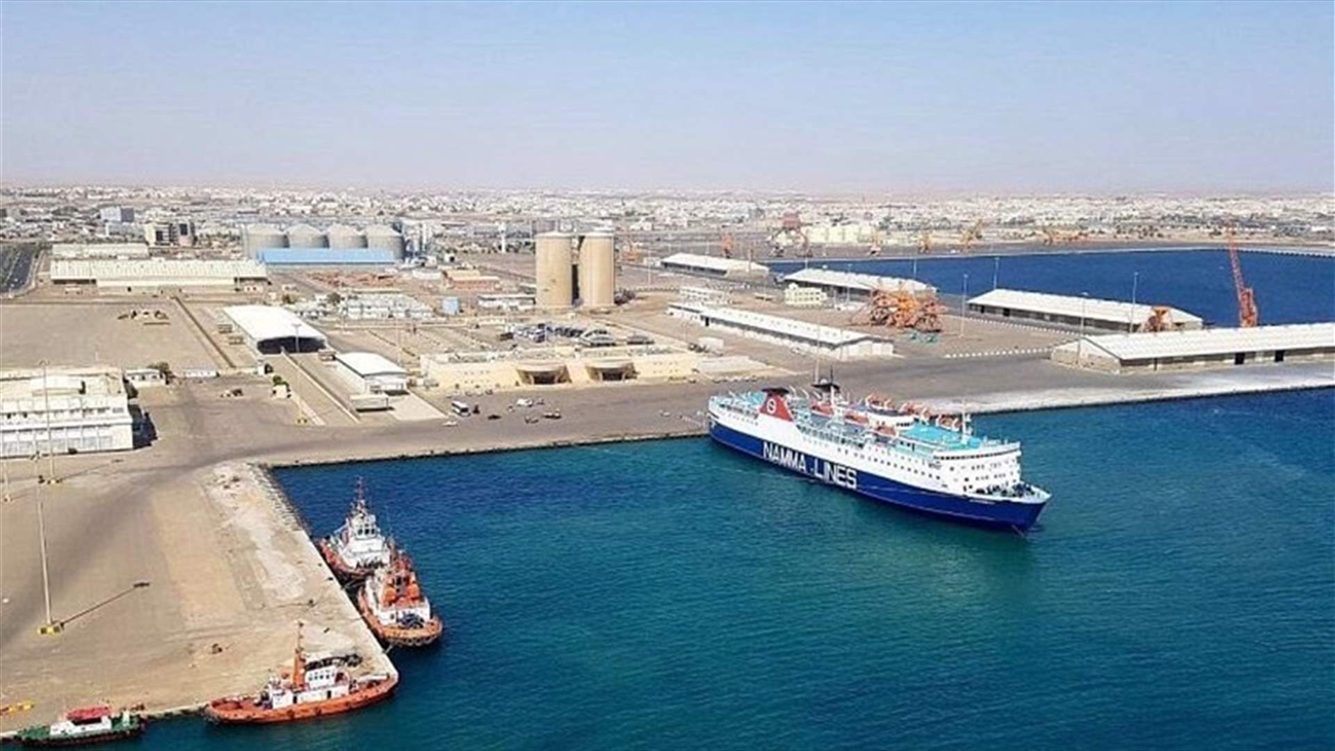 التلفزيون السعودي نقلاً عن وزارة الدفاع: تدمير زورق مفخخ قبالة ميناء ينبع