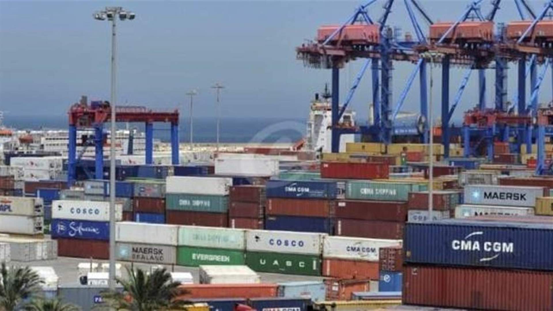 وصول الباخرة الألمانية إلى مرفأ بيروت لإخراج المواد الكيميائية من المرفأ