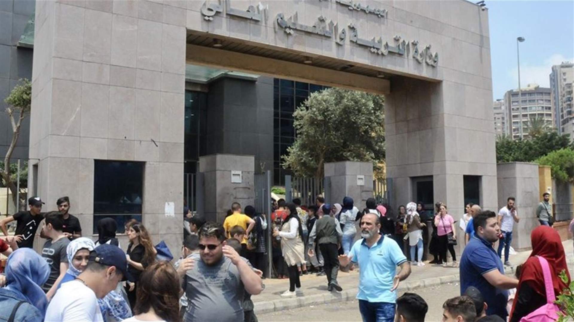 اللجنة الفاعلة لمتعاقدي الاساسي: مرور اقتراح قانون احتساب عقد الاساتذة المتعاقدين في اللجان المشتركة
