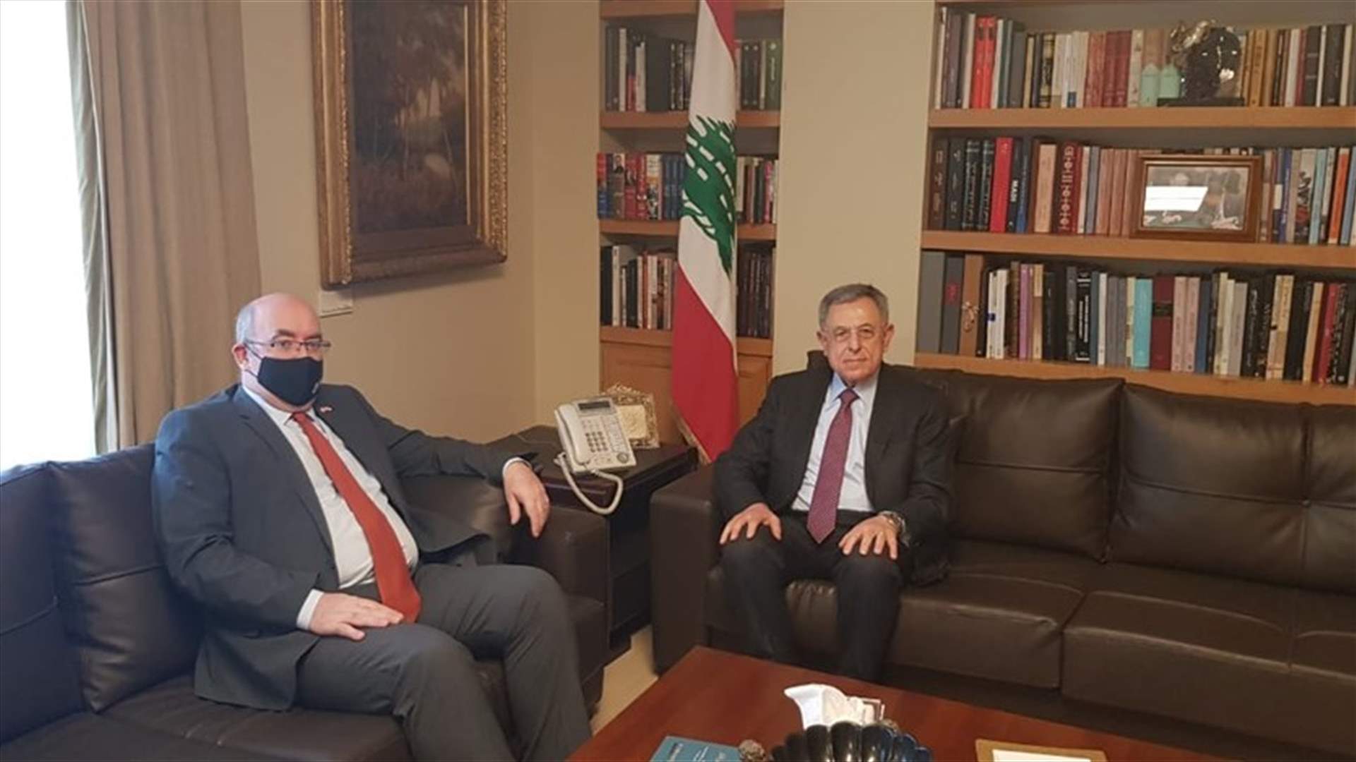 السنيورة عرض والقائم بالاعمال البريطاني الاوضاع اللبنانية