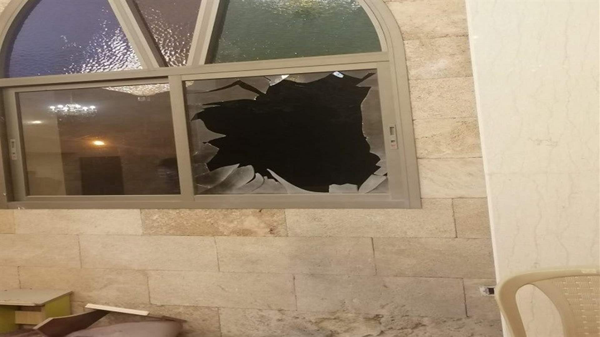 إلقاء قنبلة داخل مسجد جناتا في صور (صورة)