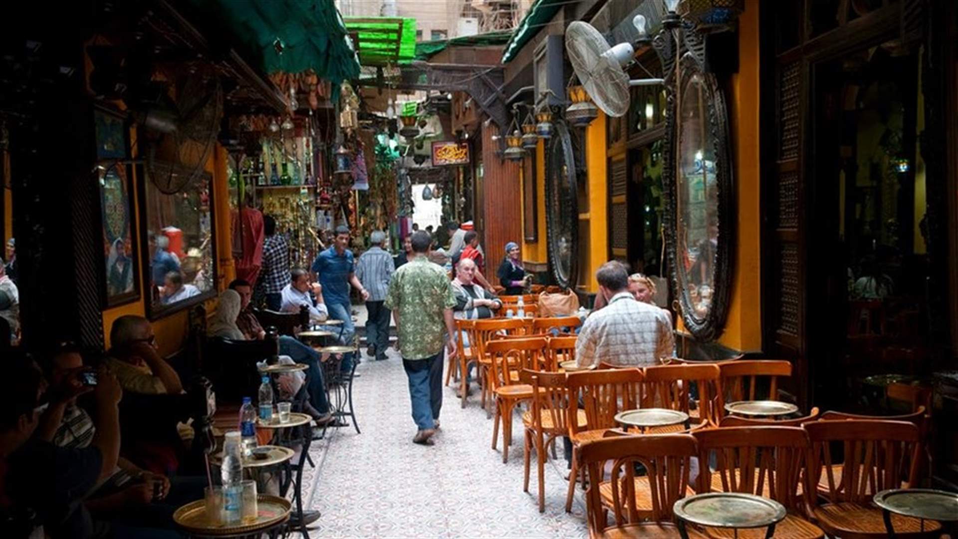 مصر تغلق المتاجر والمطاعم أسبوعين لمكافحة انتشار كورونا