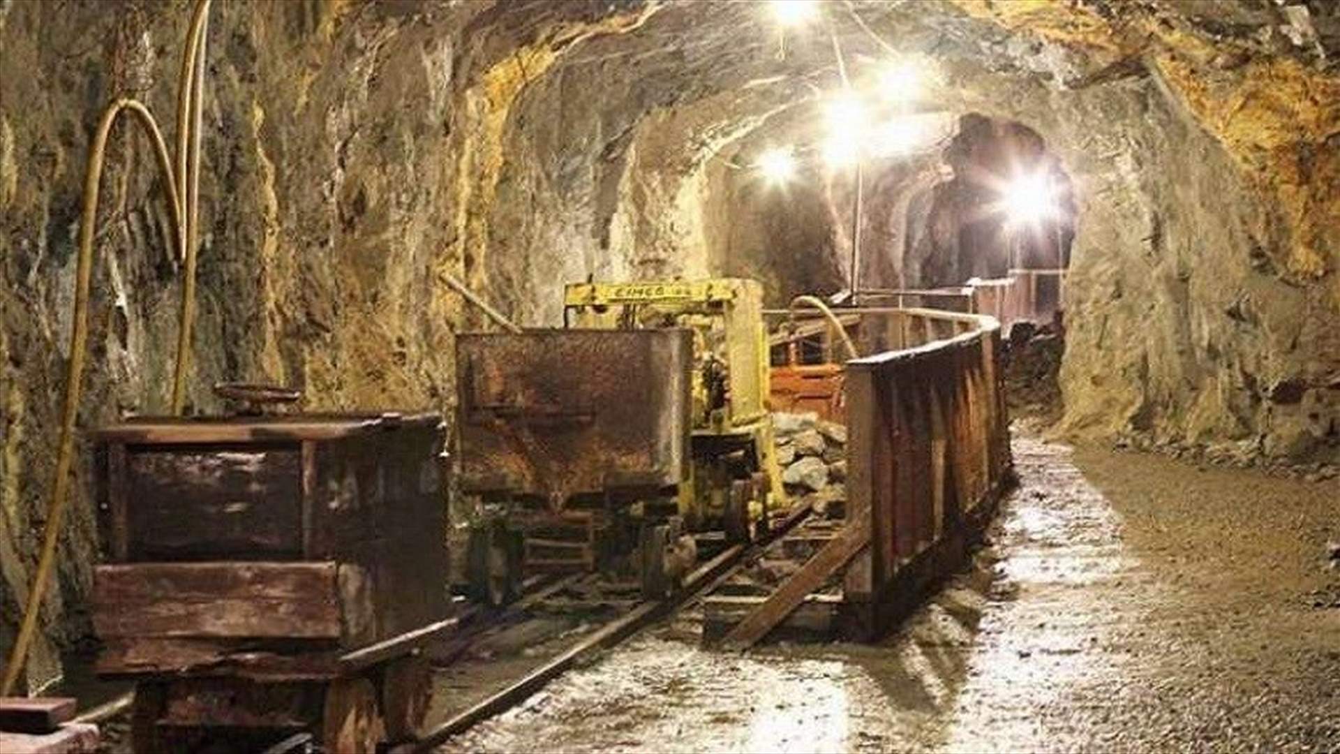 مقتل 15 شخصاً على الأقلّ بانهيار أرضي في منجم للذهب في غينيا