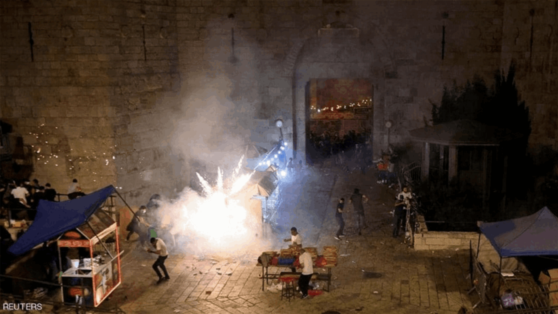 صدامات جديدة في القدس بين فلسطينيين والشرطة الإسرائيلية... وأكثر من 50 جريحا