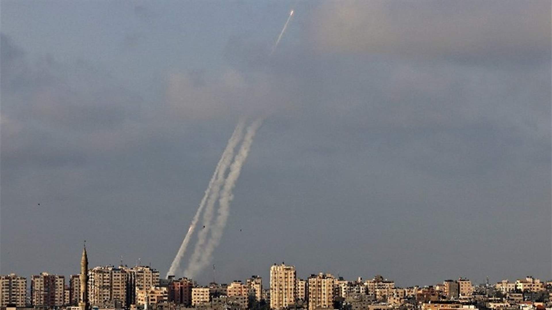 انطلاق صفارات الإنذار في القدس وسماع دوي عدة انفجارات