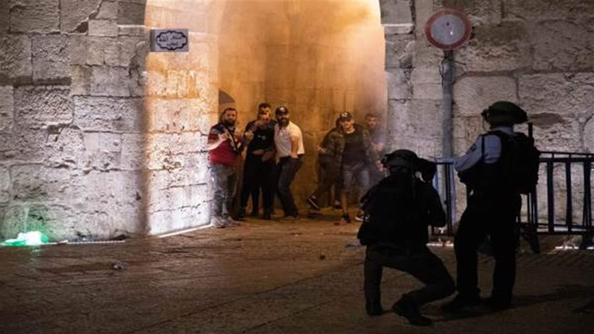 الشرطة الاسرائيلية تعلن إخلاء الحائط الغربي اثر المواجهات في القدس الشرقية المحتلة