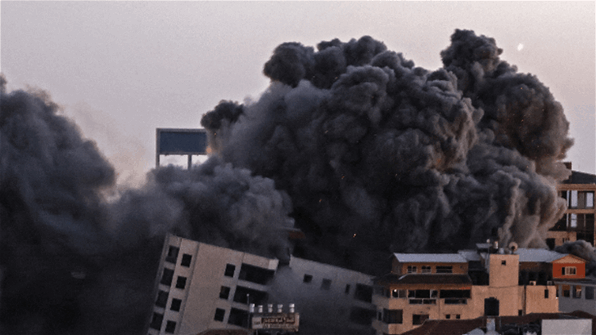 Gaza&#39;s Hamas militants fire 130 rockets towards Tel Aviv - Hamas statement