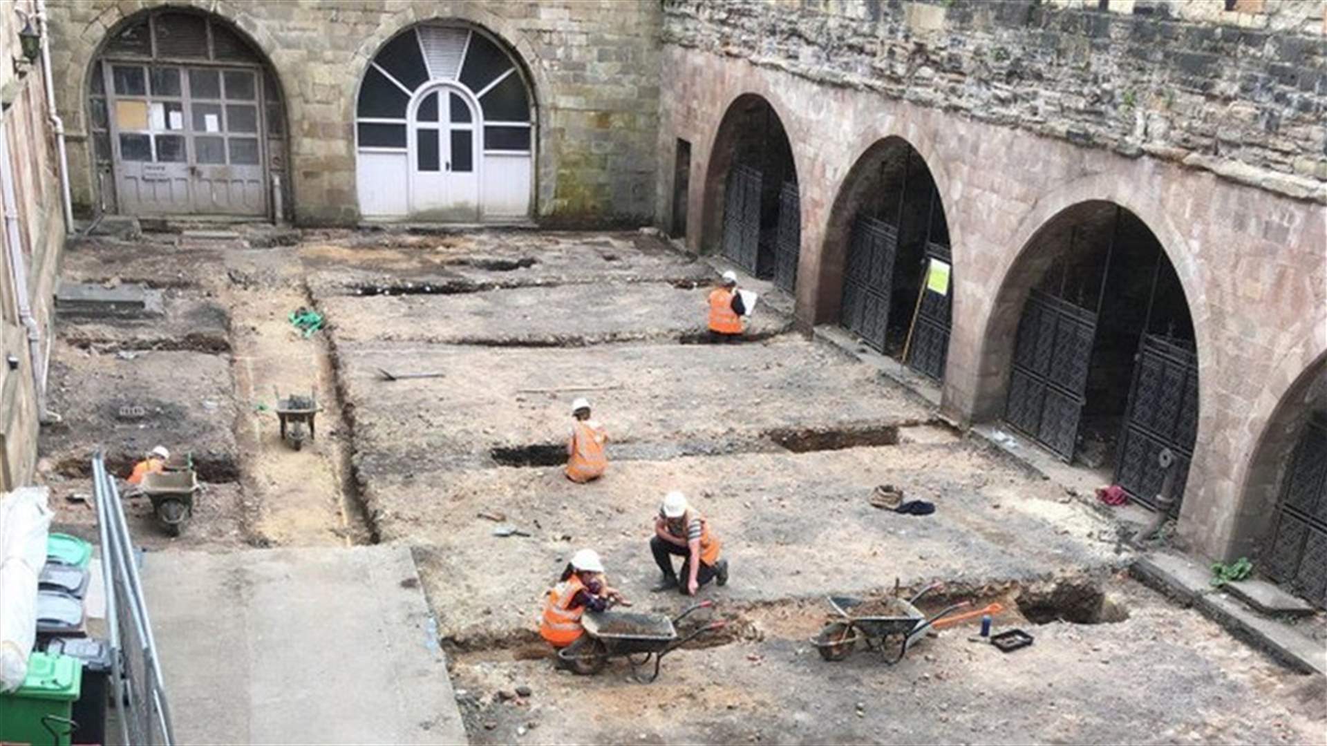 العثور على عظام قرود من العصر الجورجي في قلعة نوتنغهام