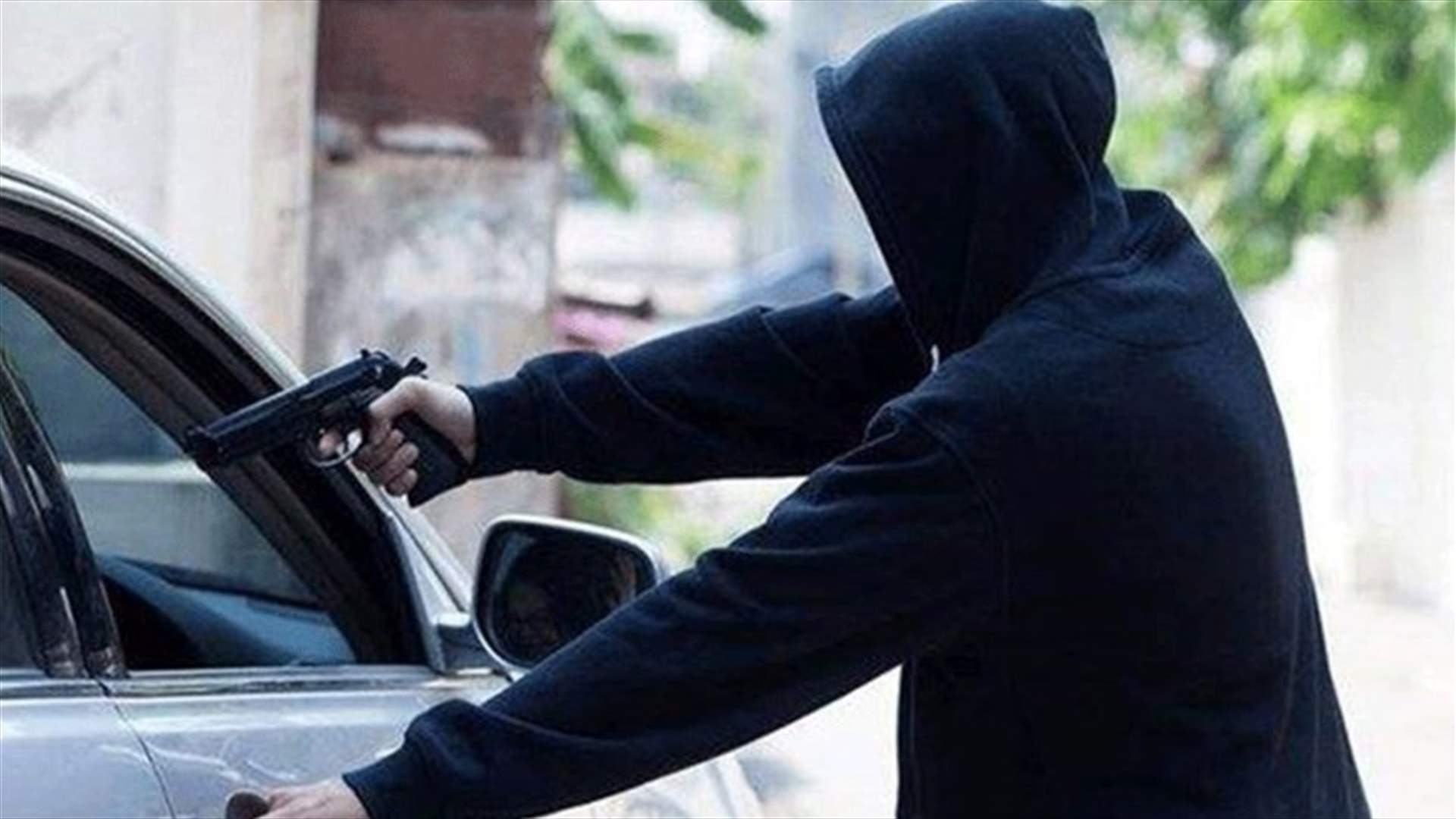 مجهولون اعترضوا حافلة على طريق عام بلدة منجز وسلبوا ركابها