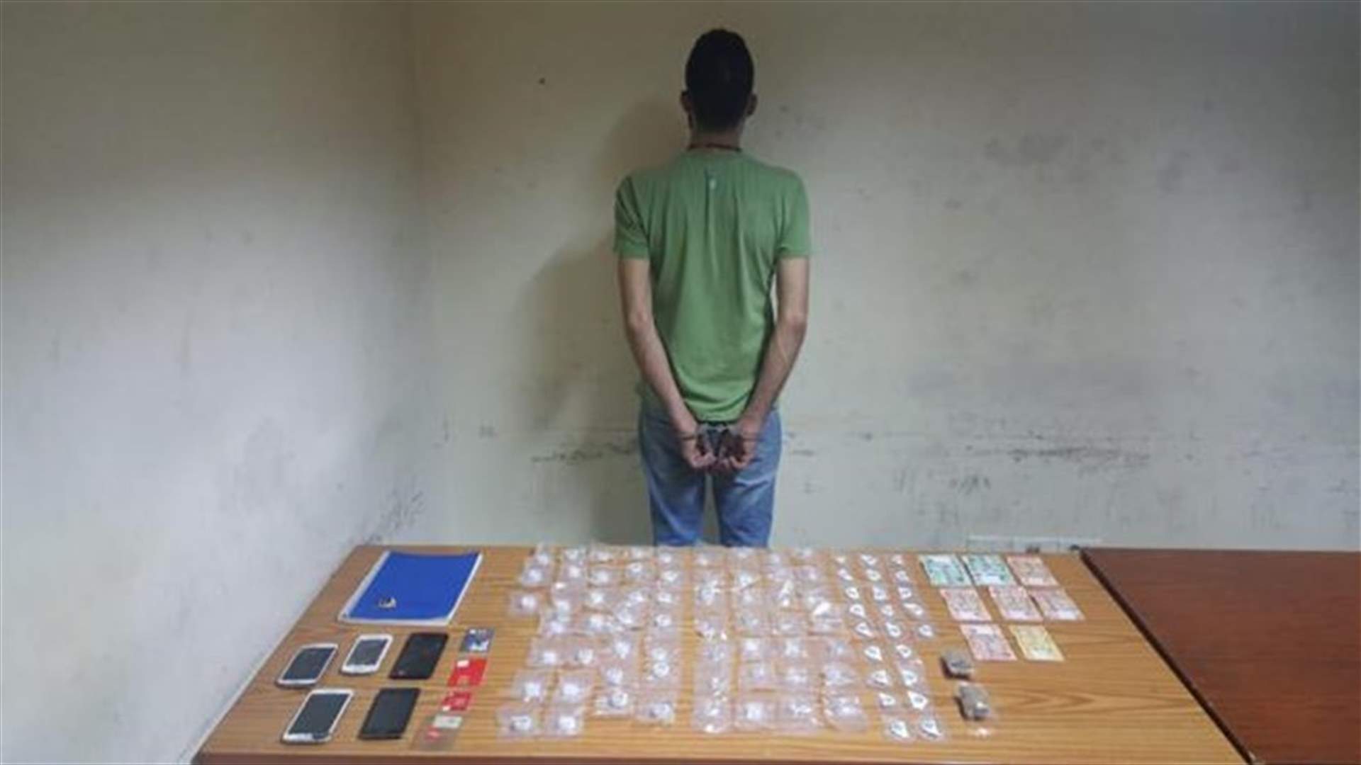مروج مخدرات ينشط حديثا في منطقة ساحل المتن في قبضة شعبة المعلومات