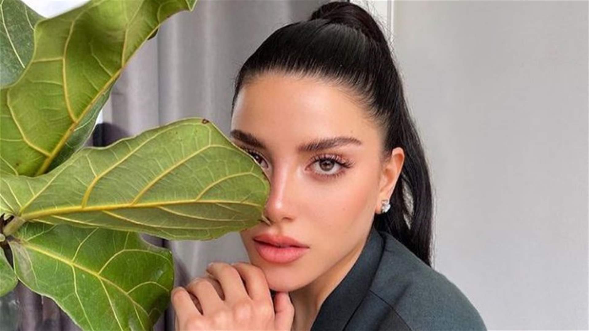 سينتيا صموئيل تشبك يدها بيد فنان فلسطيني... ويلقبّها بـ "قمري وروحي"