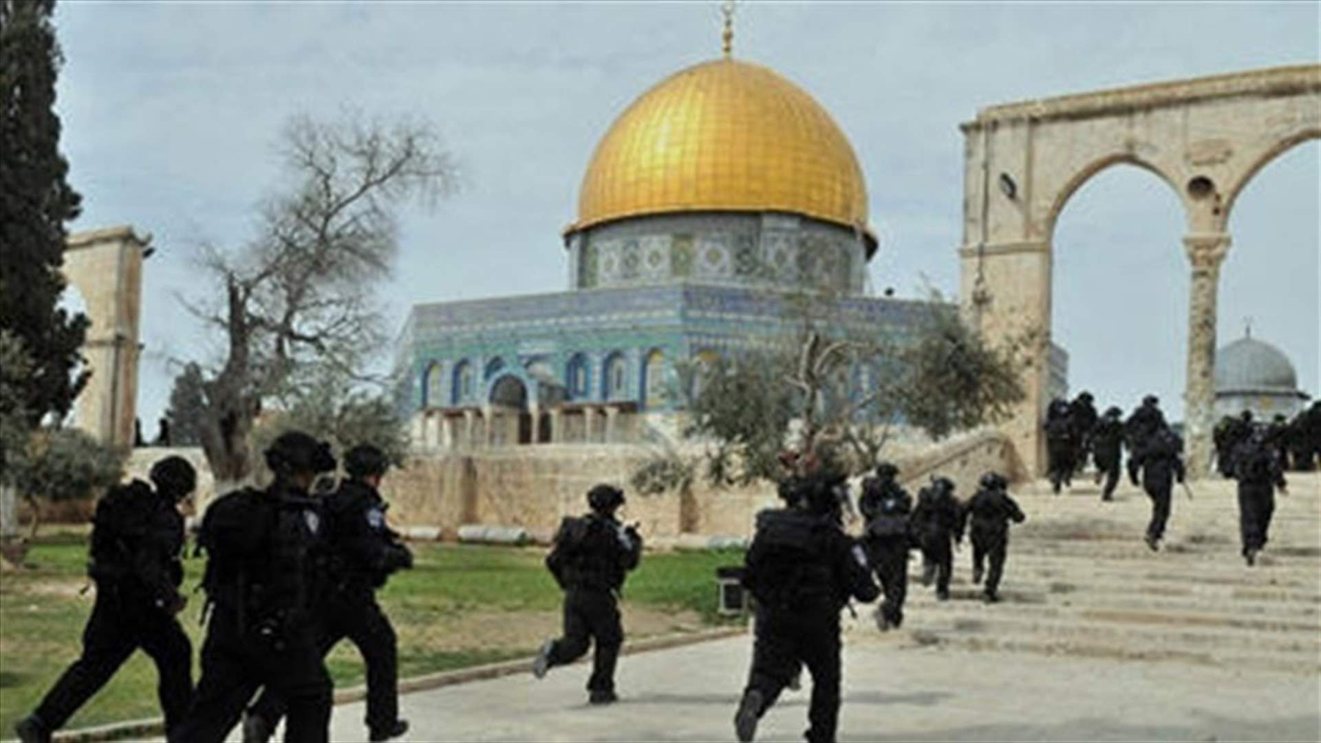 Palestinians clash with Israeli police in Jerusalem hours after Gaza truce