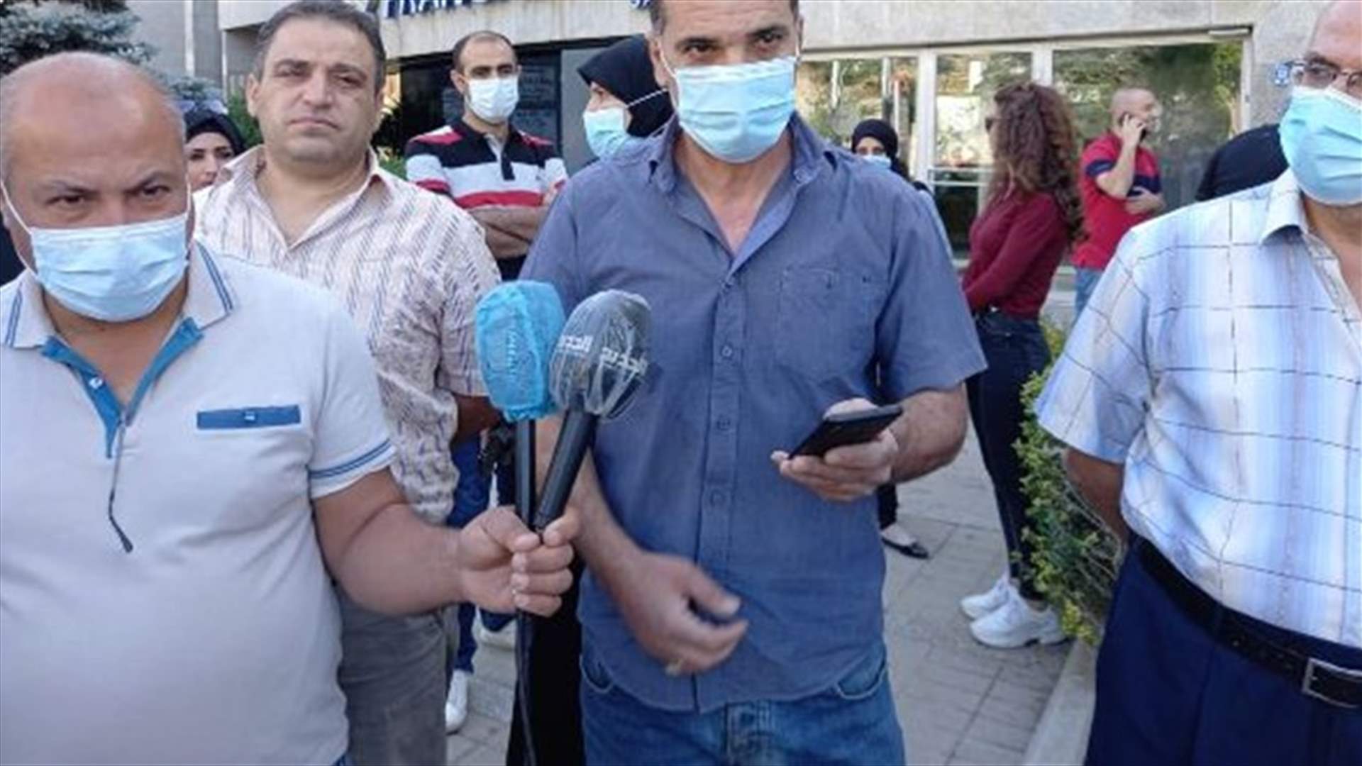اهالي الطلاب في الخارج يحتجون...