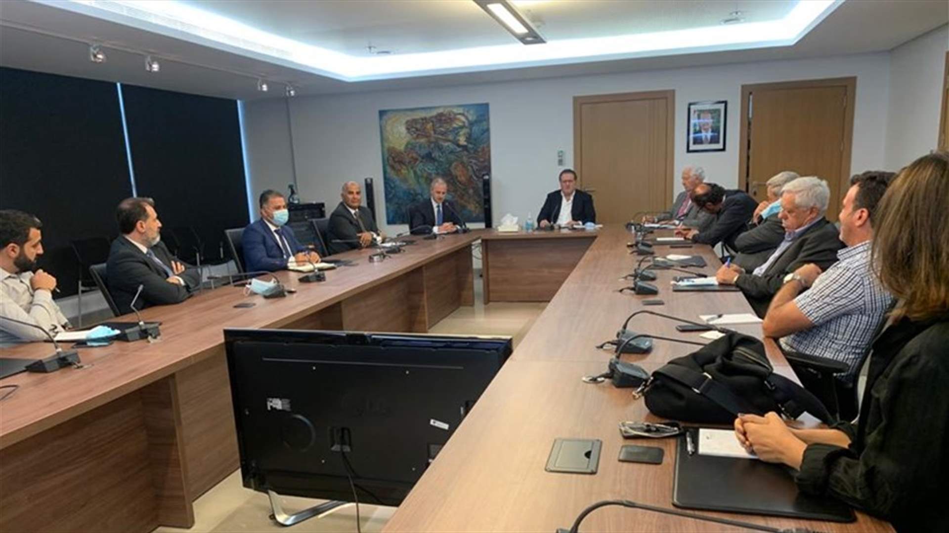 اجتماع في غرفة بيروت لاطلاع المنتجين والمصدرين الزراعيين على مركز لوجستي تابع لـ CMA CGM في تعنايل لتطوير الانتاج