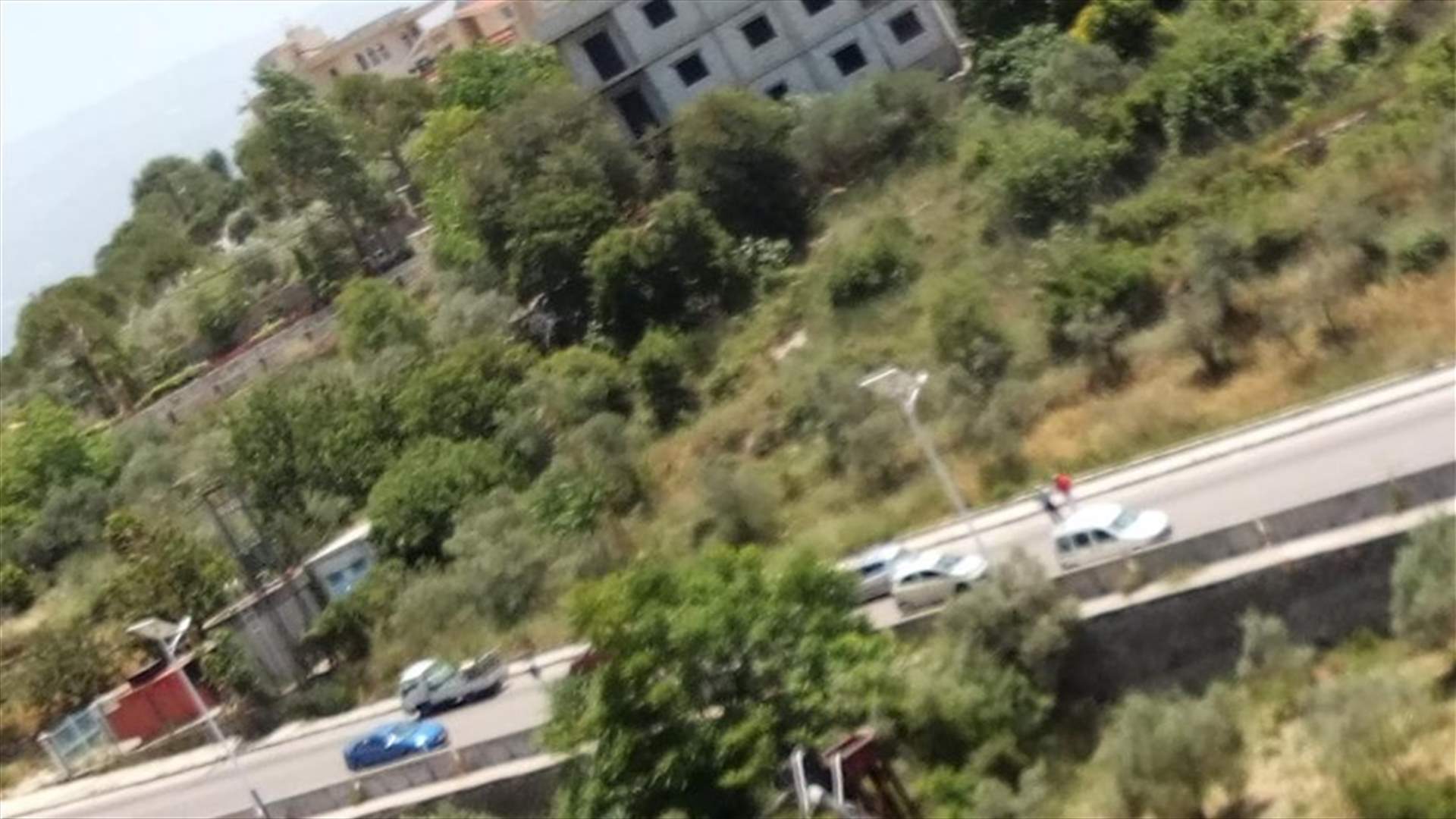 إنزلاق وحوادث سير جراء تسرب مازوت على أوتوستراد البترون