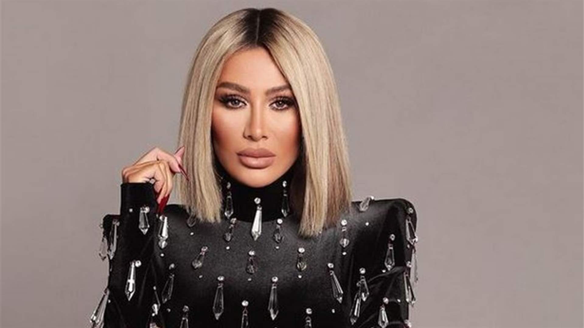 مايا دياب تشعل مواقع التواصل الاجتماعي بالأسود والأبيض (صور)