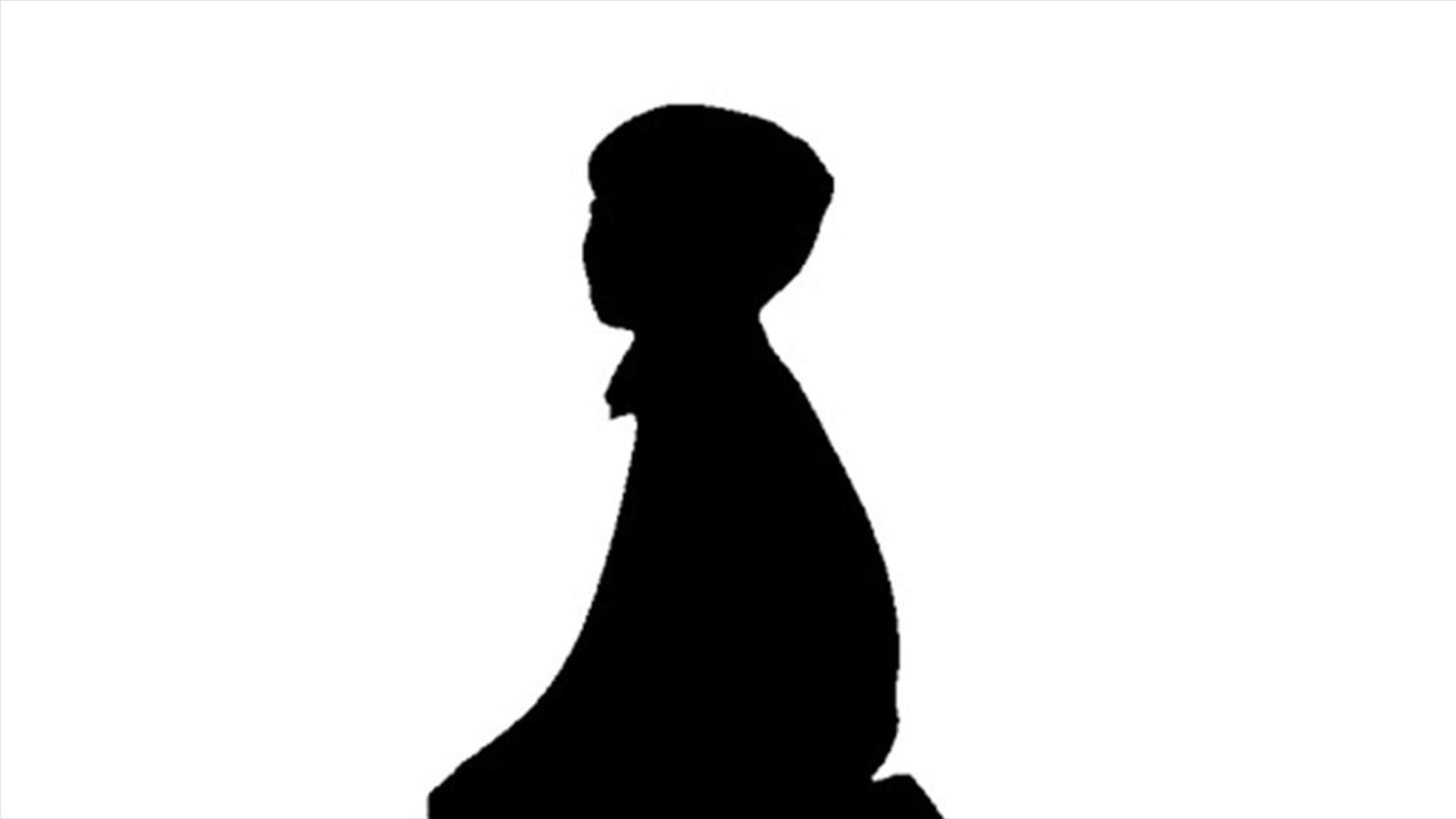 طفل مكبل بالنافذة... والقوى الأمنية تتدخل