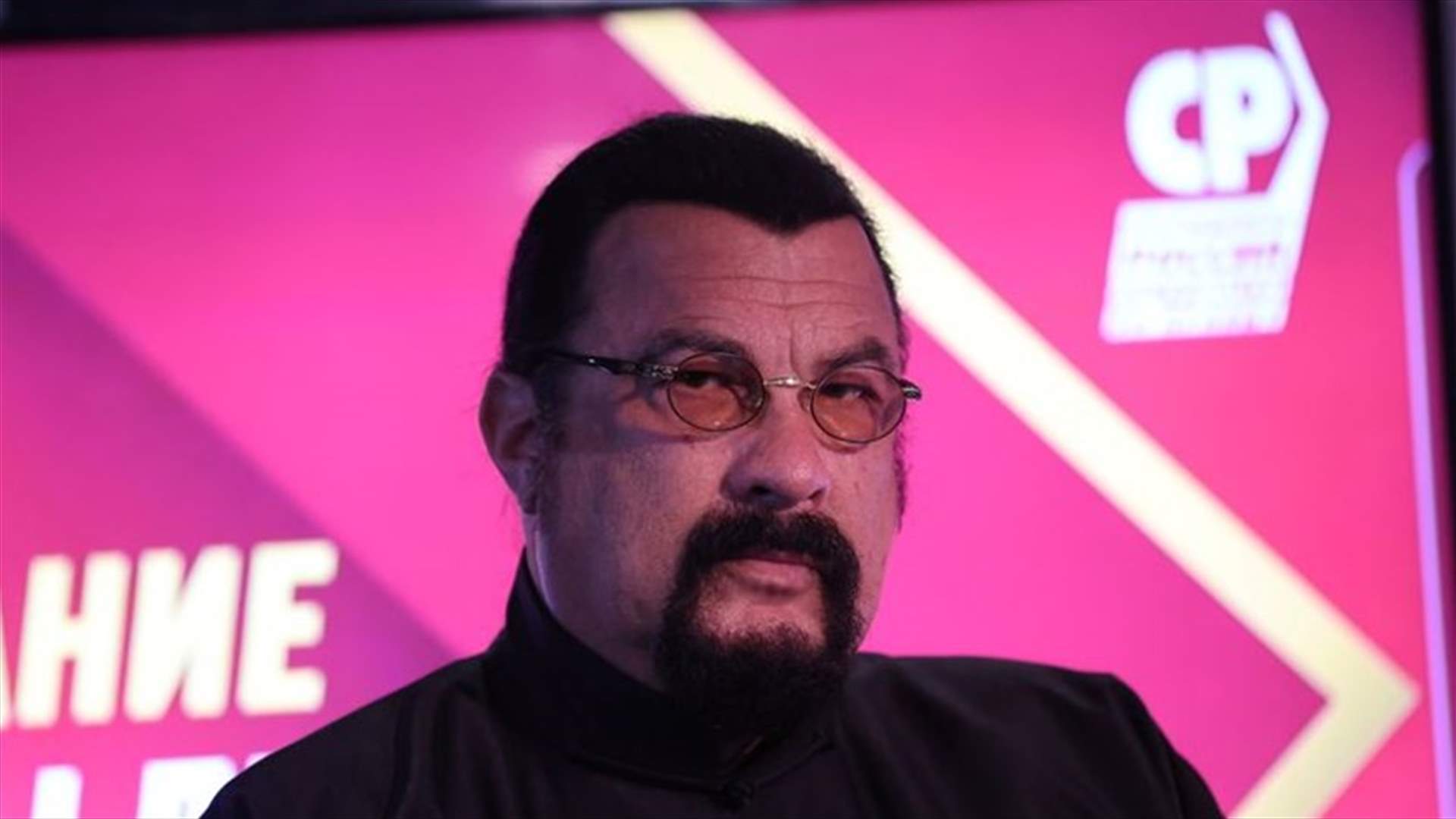 ستيفن سيغال ينضم لحزب روسي مؤيد لبوتين