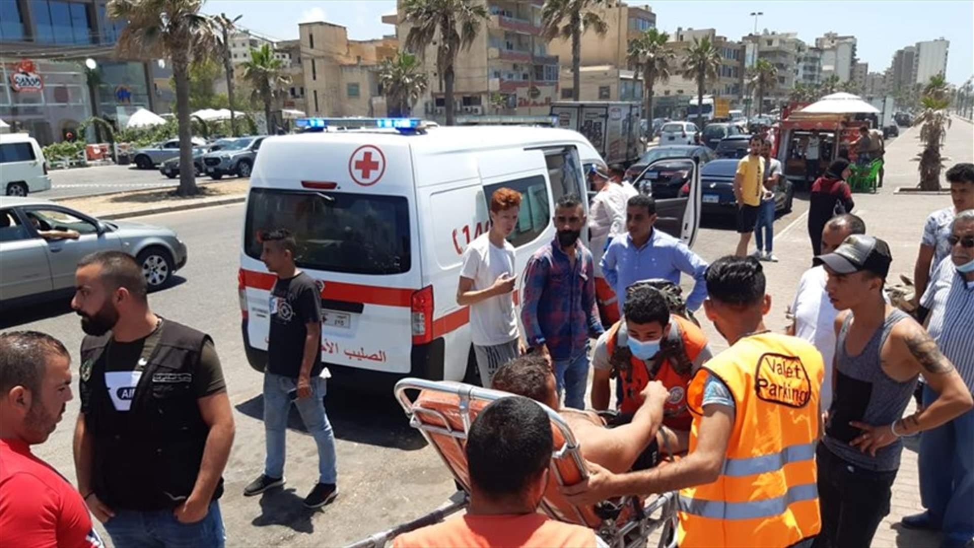 إنقاذ خمس أشخاص بعدما أوشكوا على الغرق في بحر مدينة صيدا